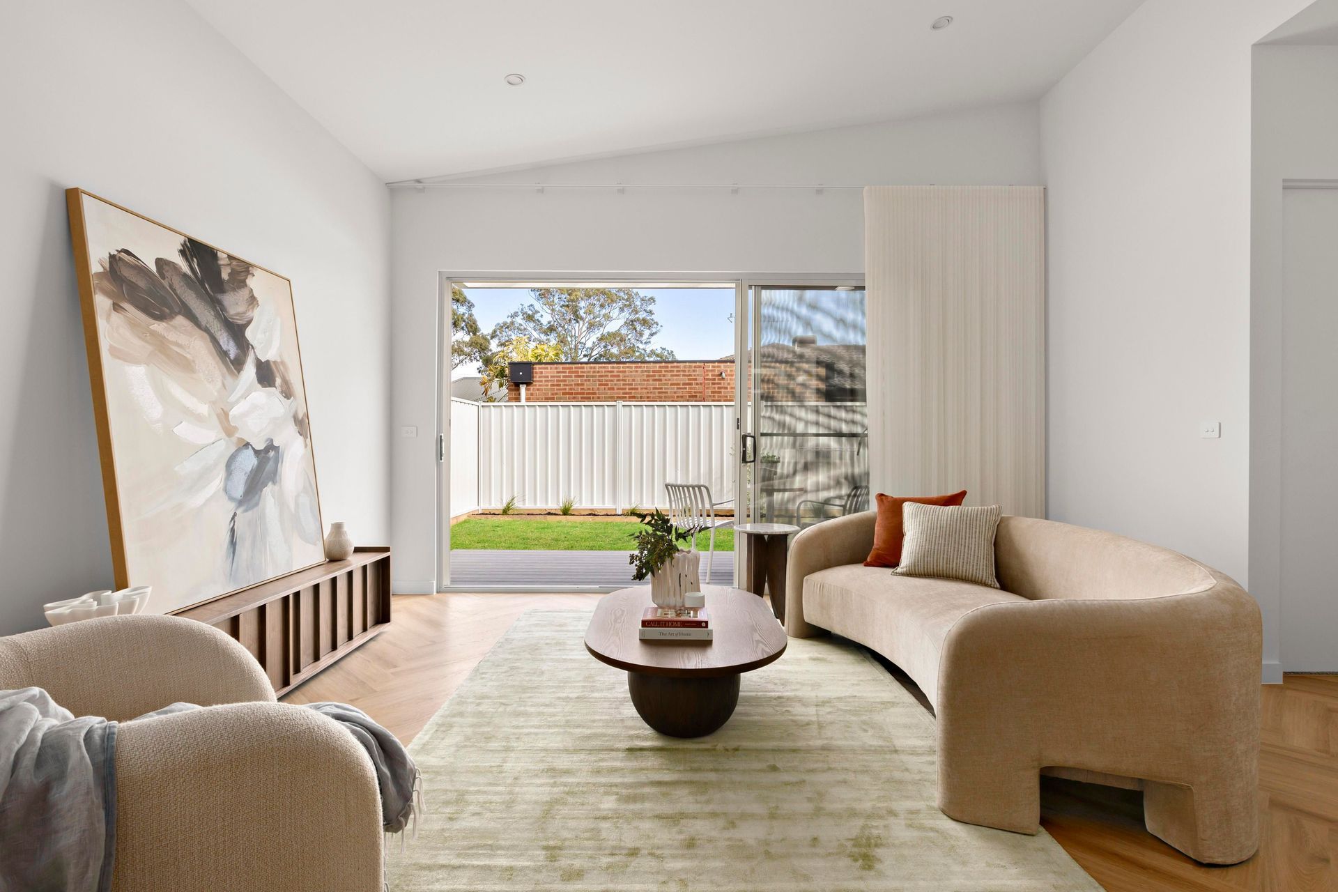 7-LivingRoom.jpg