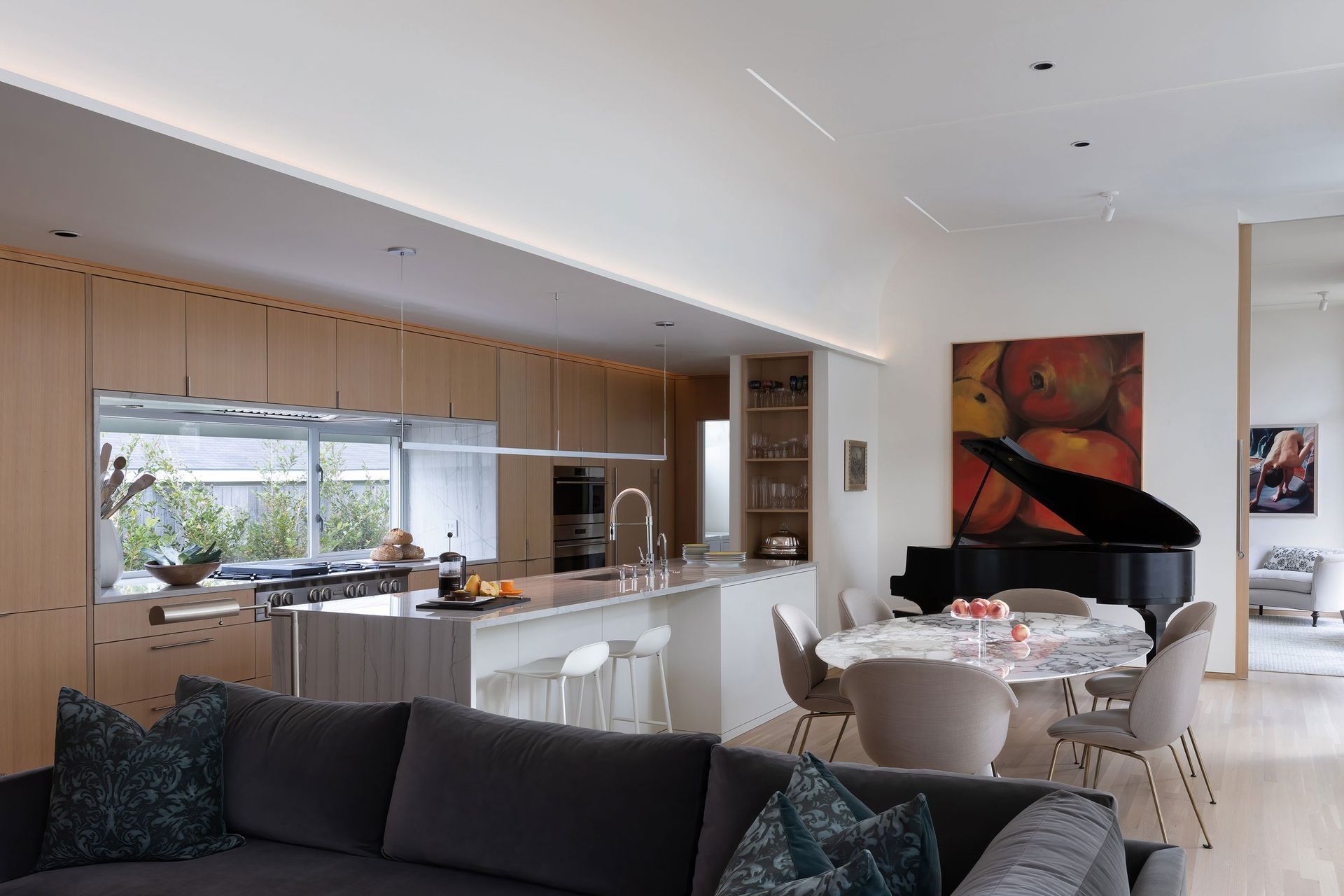 9WethersfieldTownhouseCuppettKilpatrickArchitectureandInteriorDesignmodern-austin-interior-open-layout-kitchen-marble-island-grand-piano.jpg
