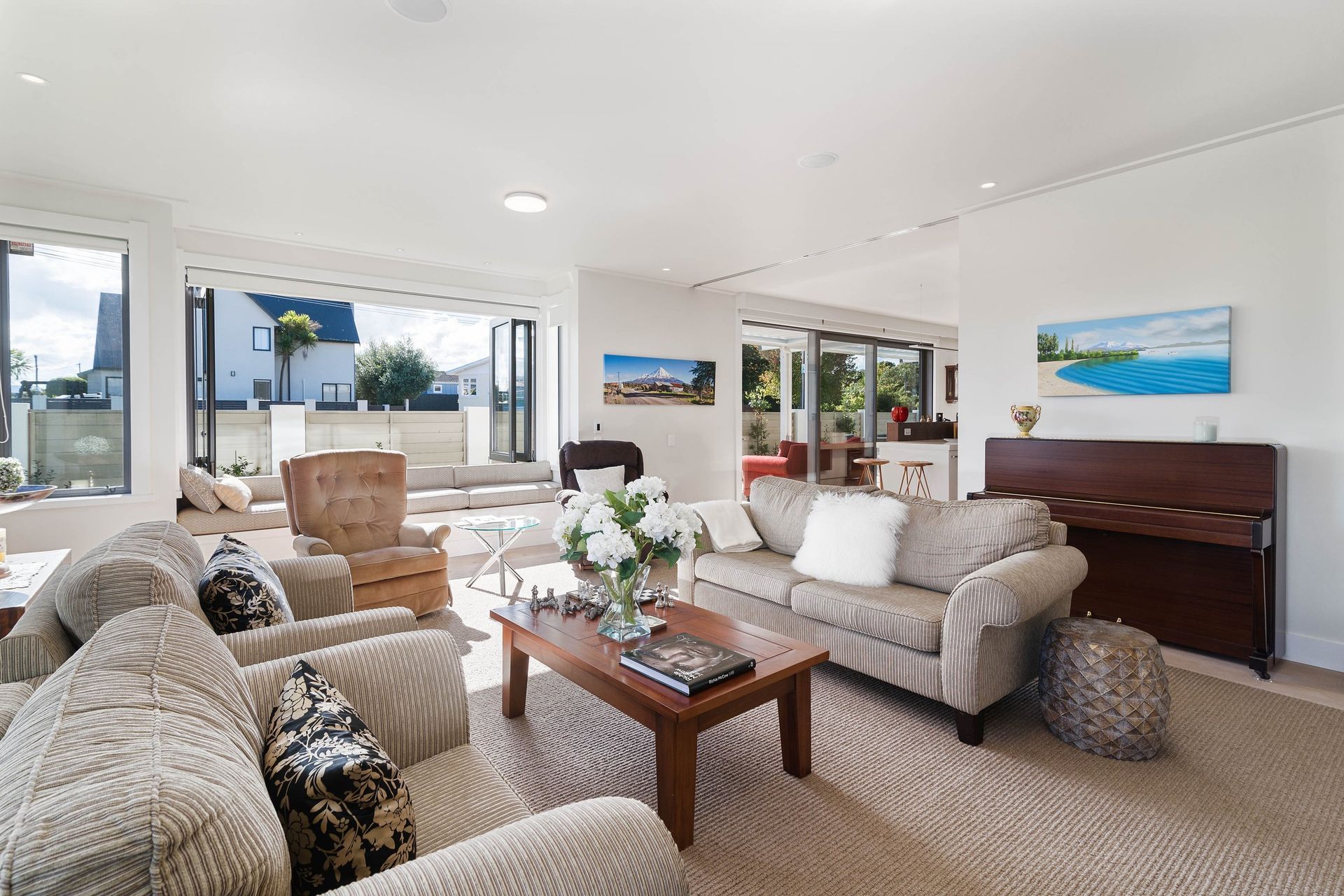 Hosking Home &amp; Boatshed, Bird Area