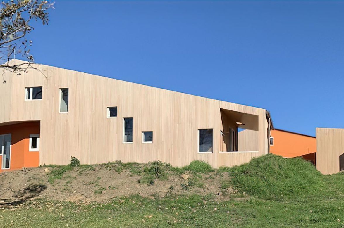 Energy-Efficient Island Style Living