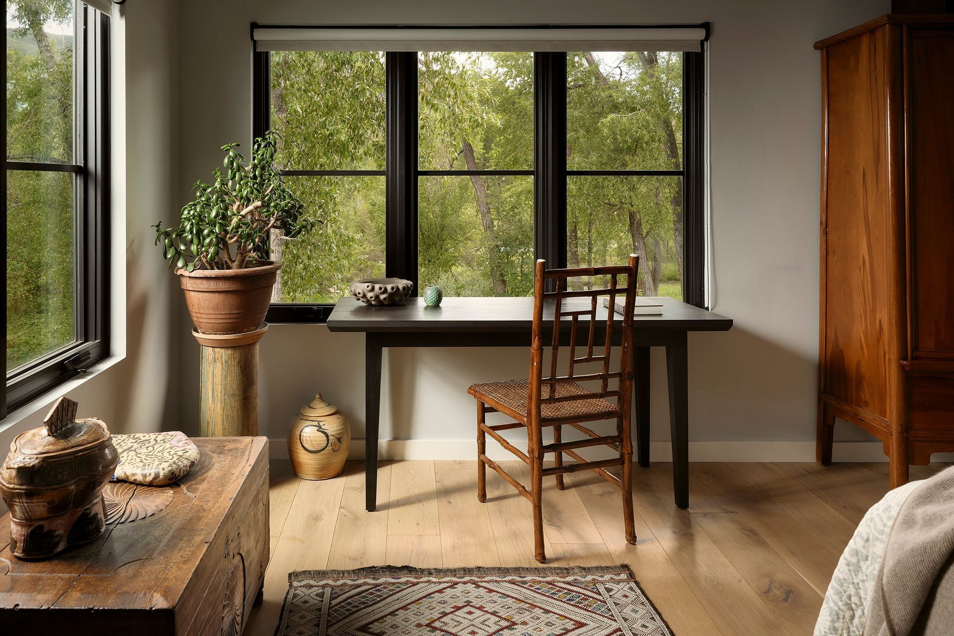 EricLuceroPhotographyStudioLambiotte10RiverOaksBedroomDesk.jpg