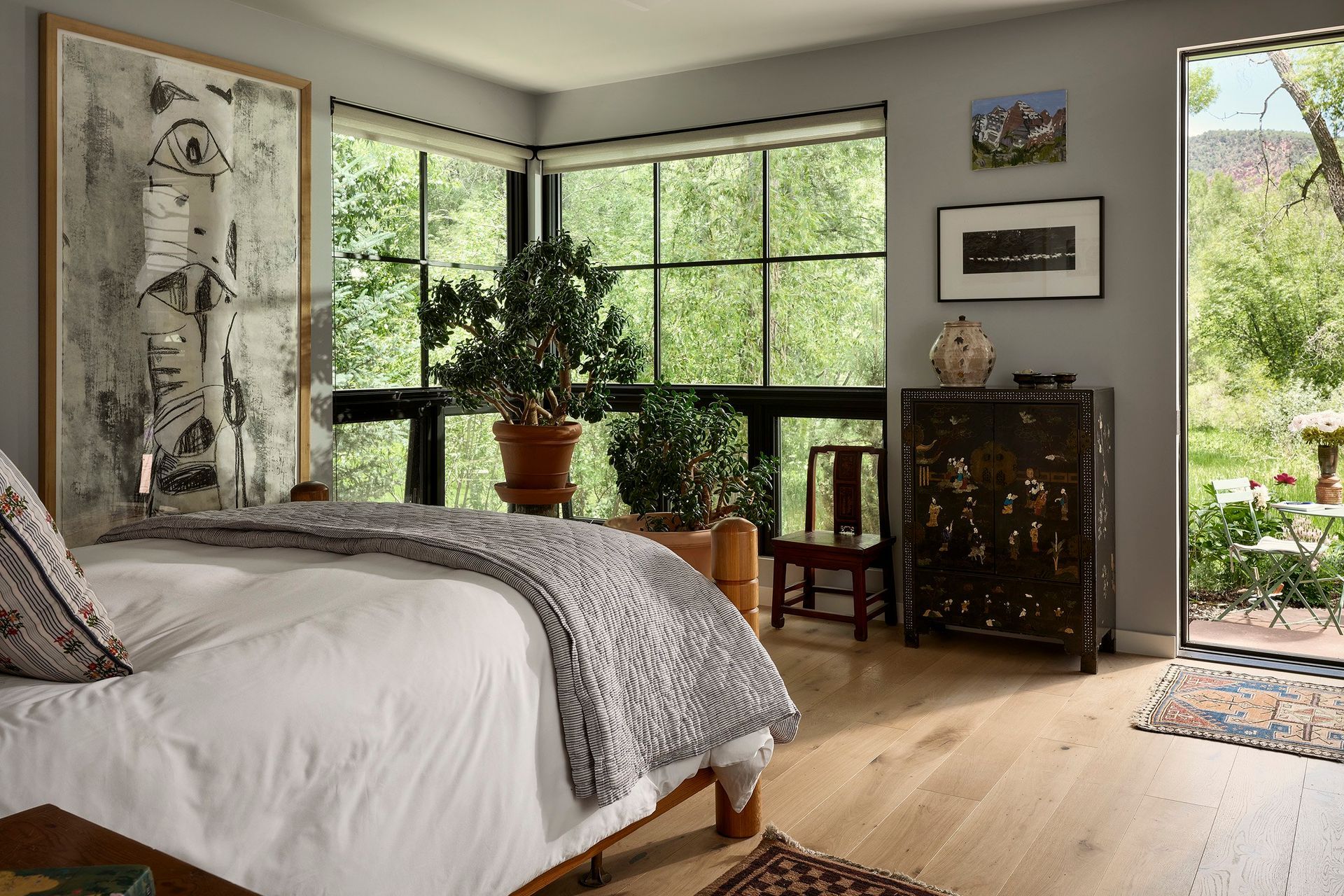 EricLuceroPhotographyStudioLambiotte10RiverOaksPrimaryBedroom.jpg