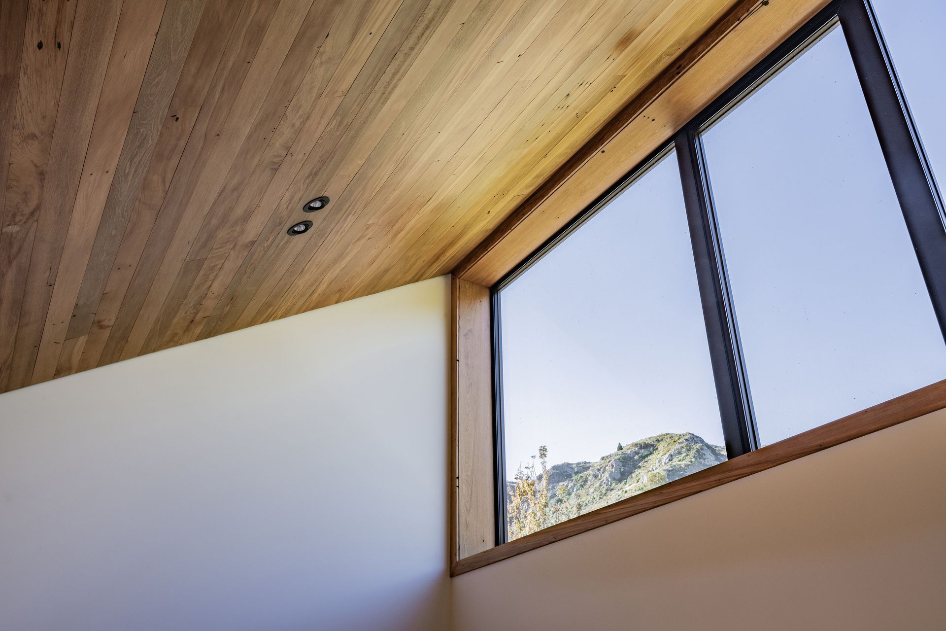 Harbour-View-Cabin-Rear-High-Level-Window-Stephen-Goodenough.jpg