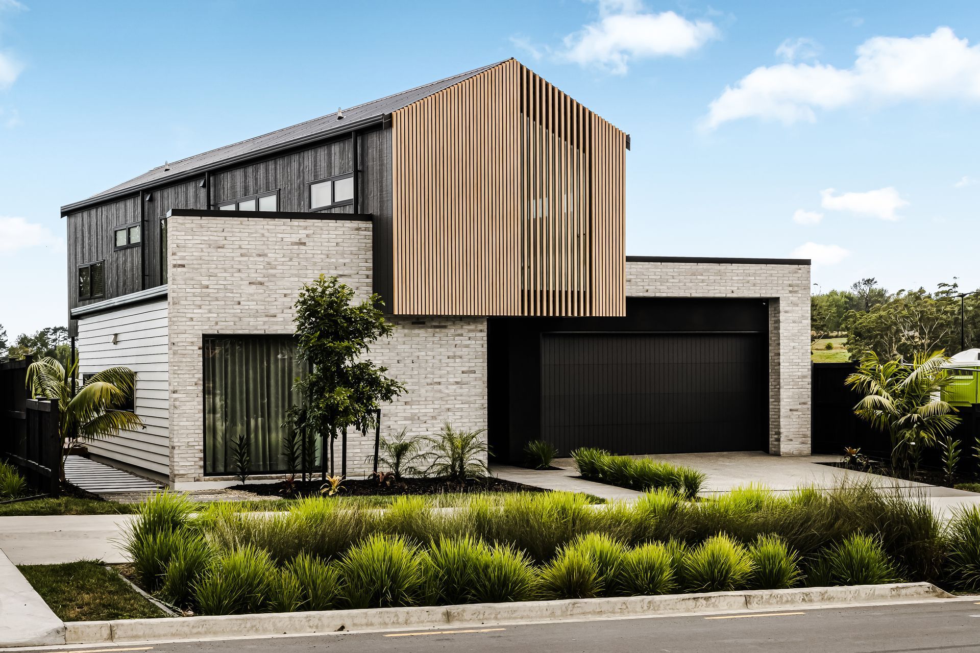 LL25003House-of-illusions-Maddren-115.jpg