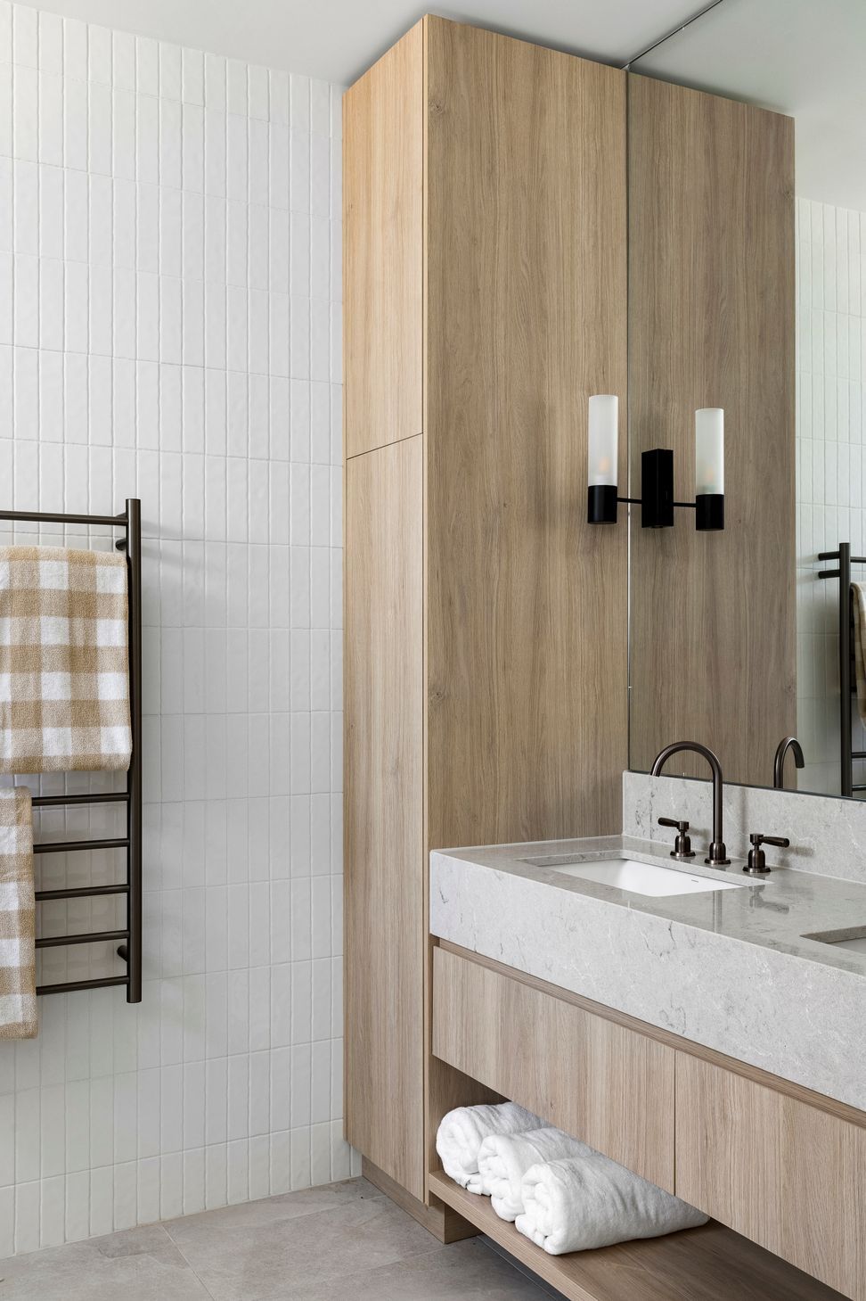 Lake-Boga-Residence-Guest-Ensuite.jpg