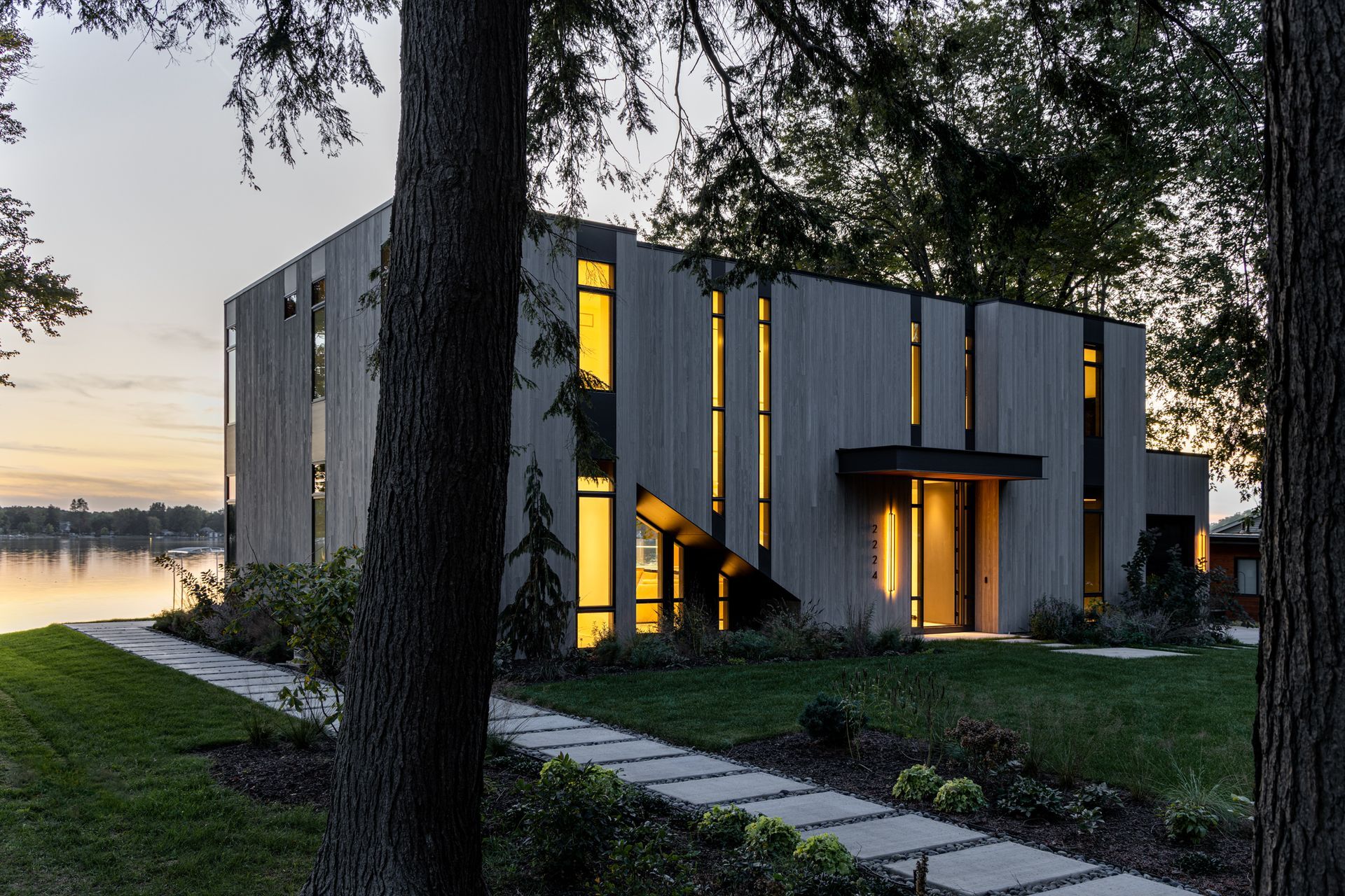 Lucid-Architecture-Hutchins-Lake-Residence-16.jpg