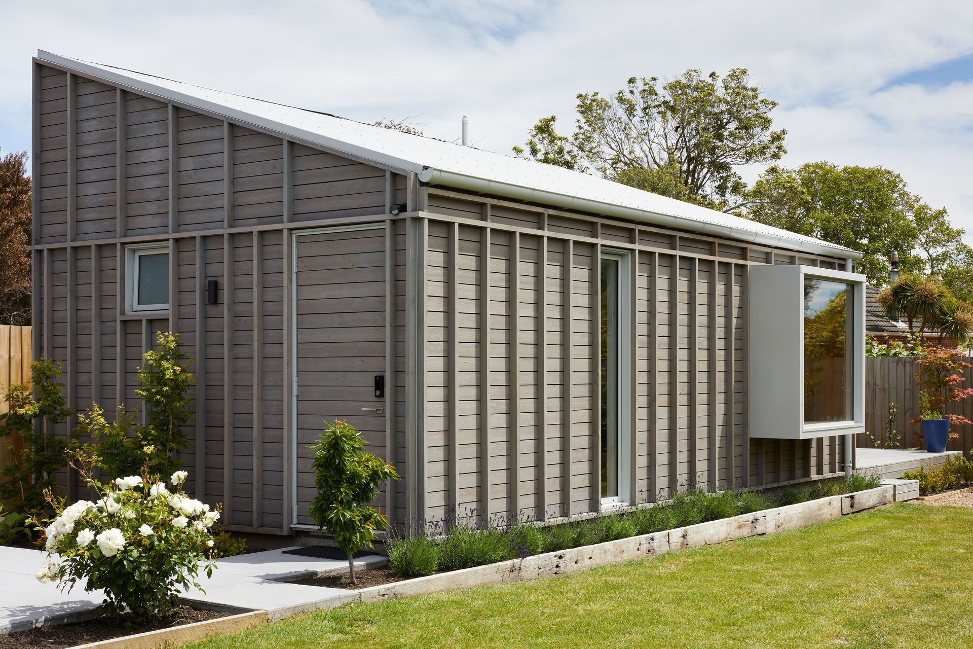 Lucking-House-Secondary-Minor-Dwelling-Sarah-Rowlands.jpg