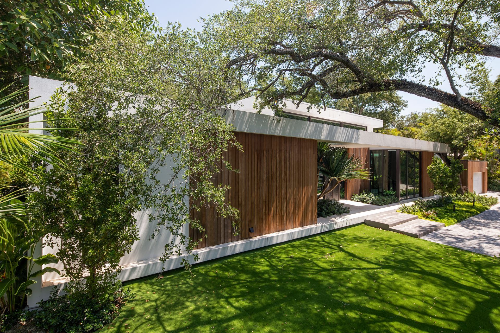 OAKS-Residence-by-SDH-Studio-Photo-by-Robin-Hill-c-HI-RES-61-ap-compressed.jpg