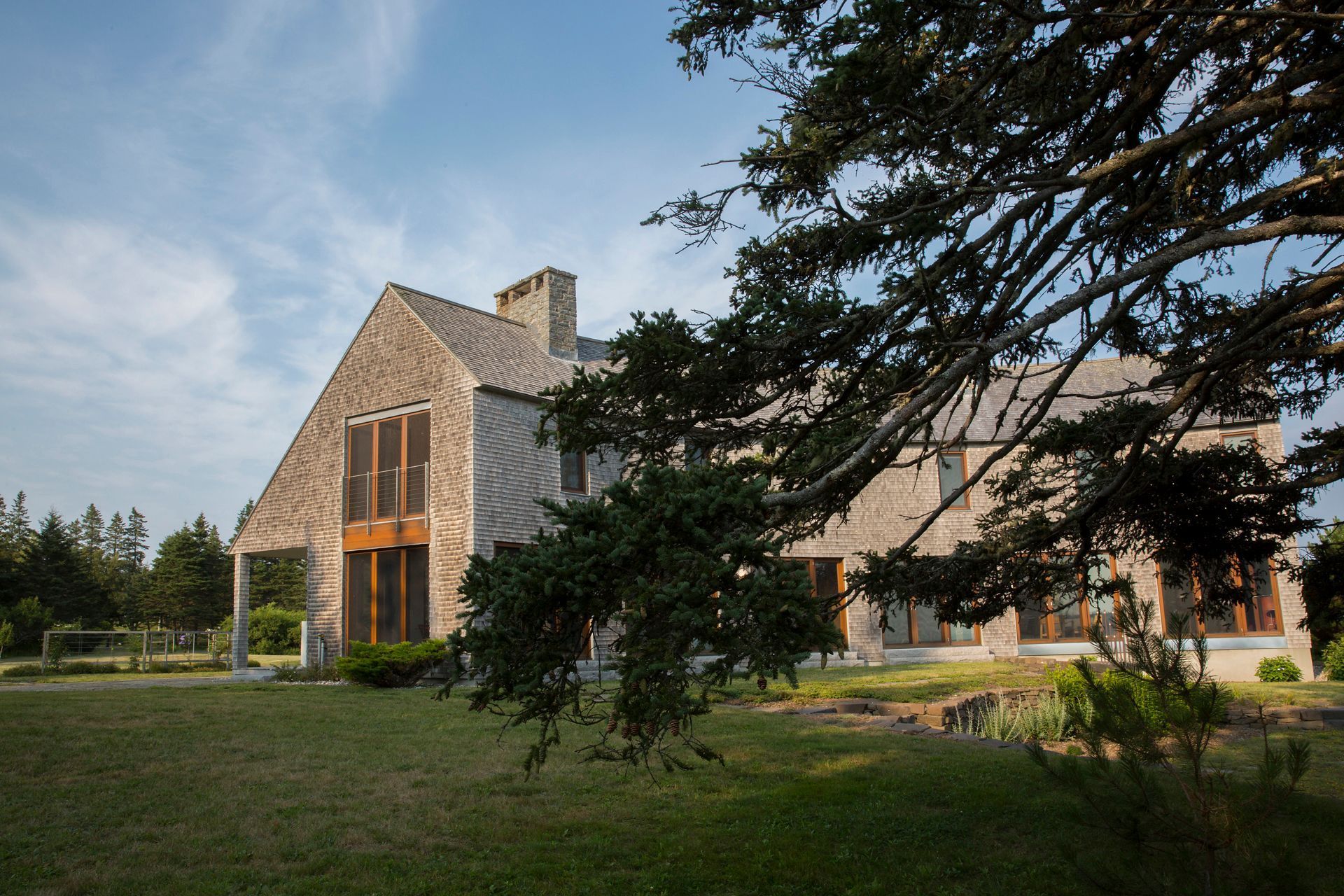 ShoshannahWhite-ToneeHarbertElliottArchitectsHouseonDeepCove06.jpg