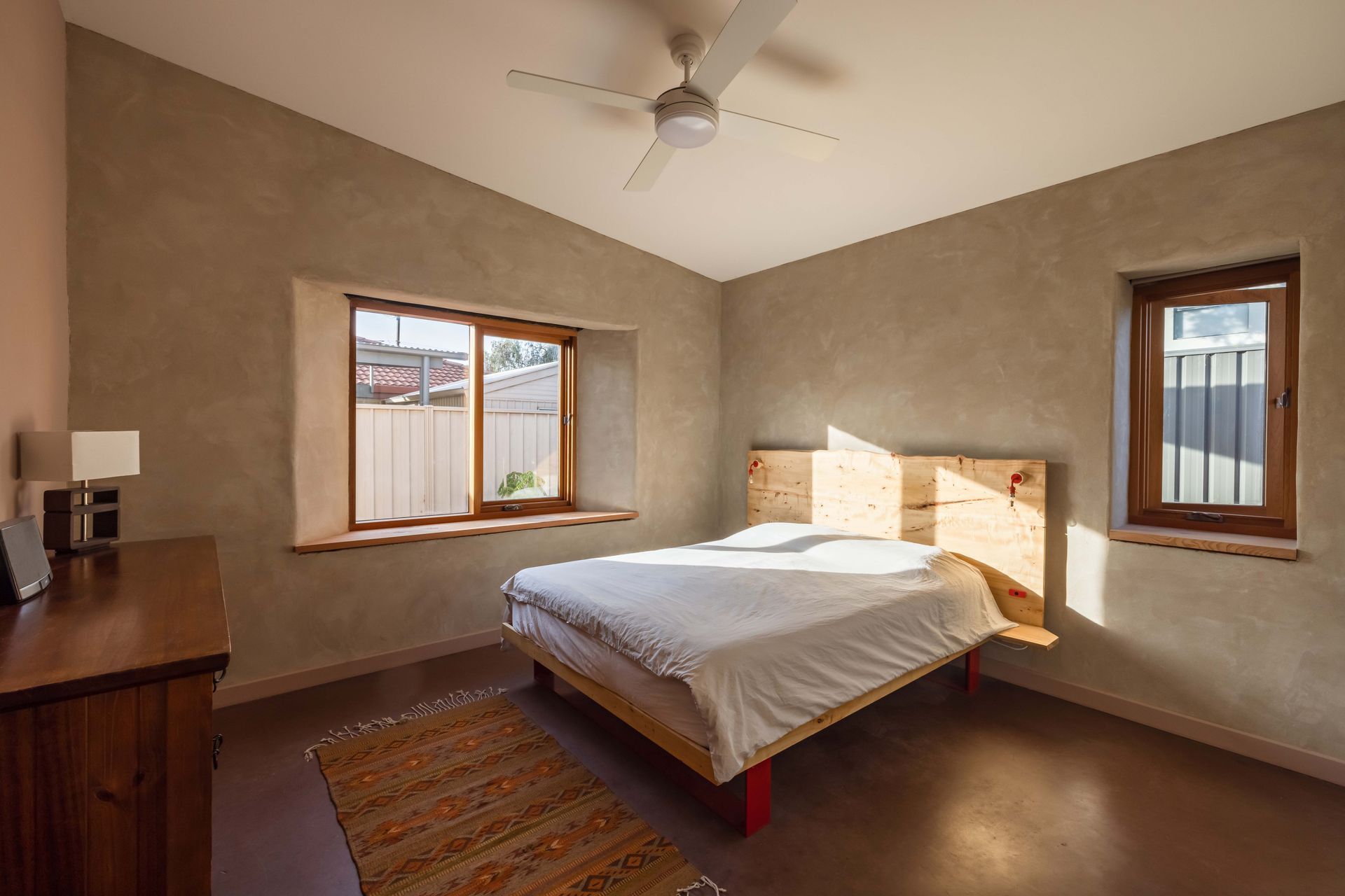 Warratah Home