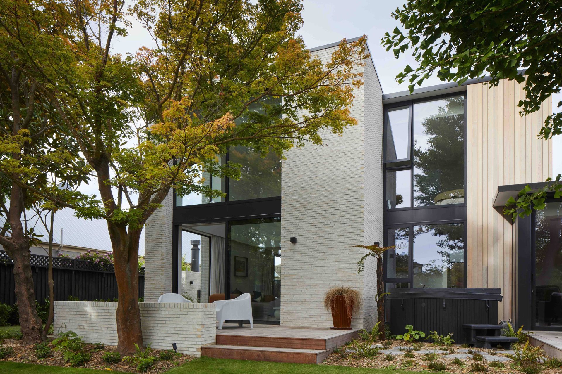 outdr-rear2.jpg