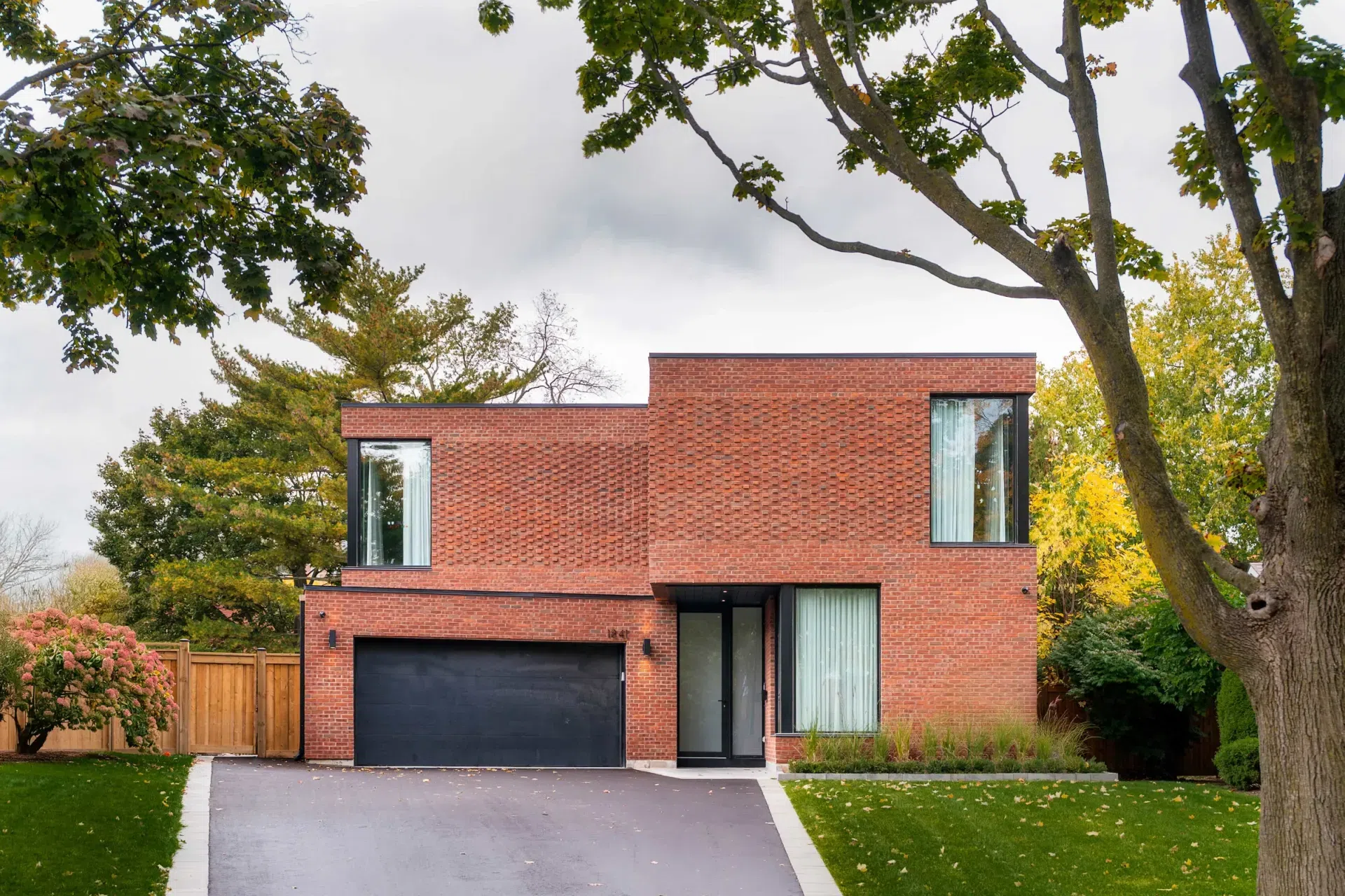 smpl-Design-Studio-1841-Pattinson-Crescent-Mississauga-Smaller-Files-4.webp
