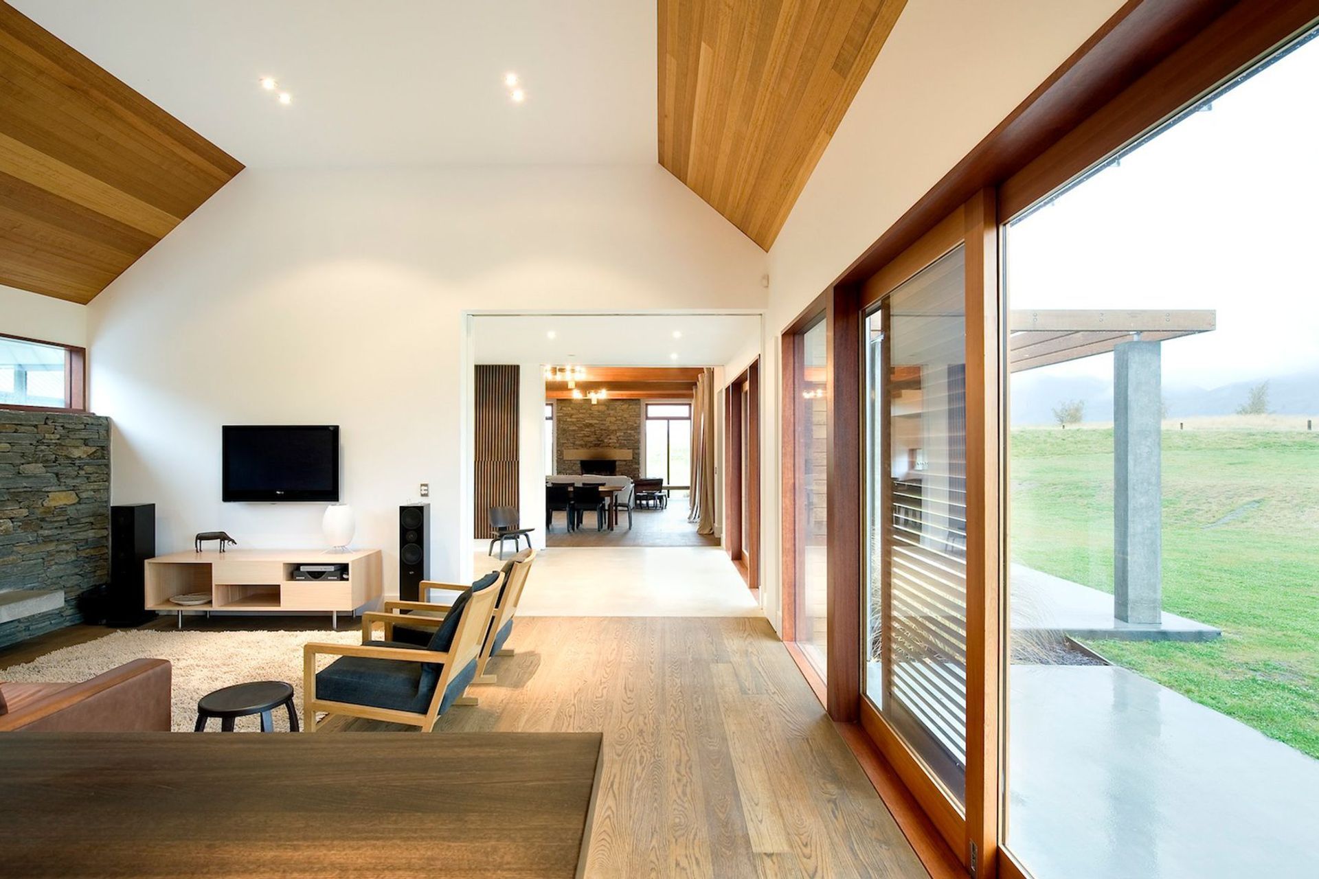 Slope Hill House