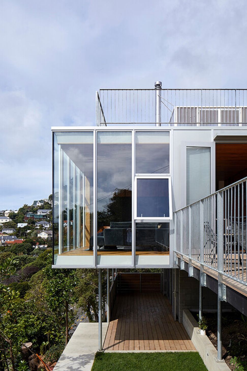 Care was taken to create a lawn that’s sheltered and private despite the steep site.
