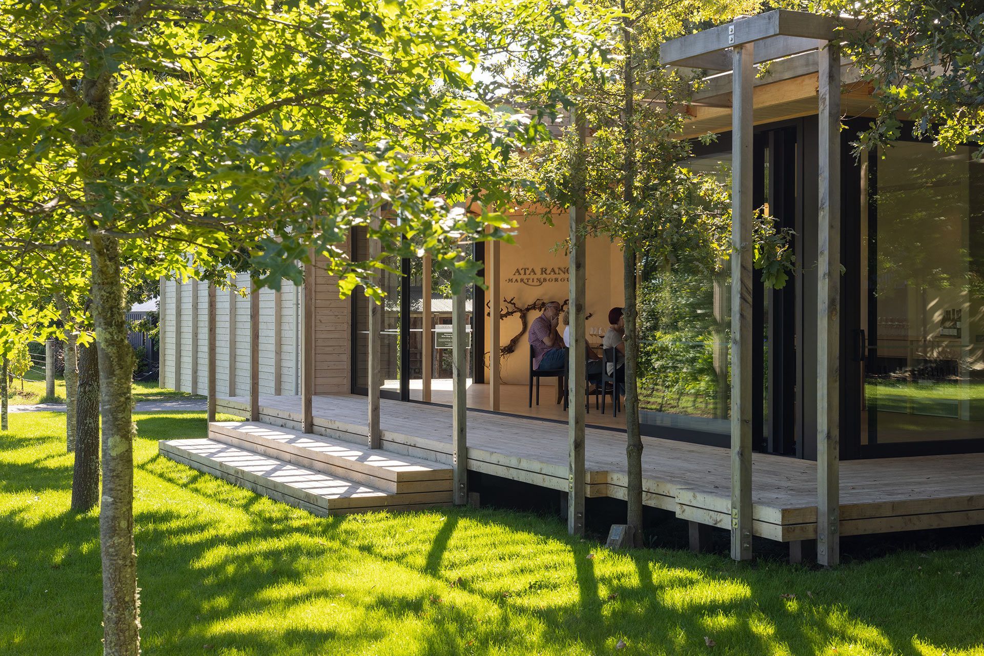 04AtaRangiTastingRoomMakers-of-Architecture.jpg