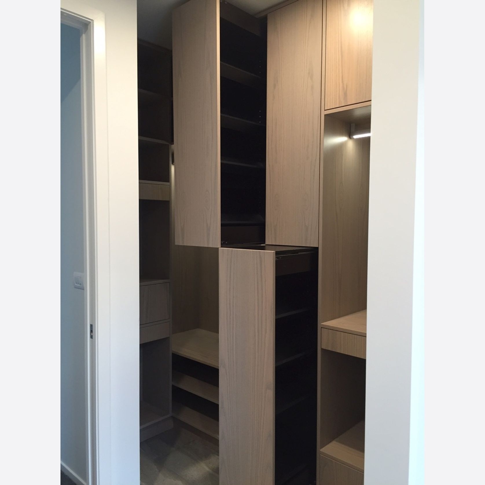 Custom Wardrobe gallery detail image