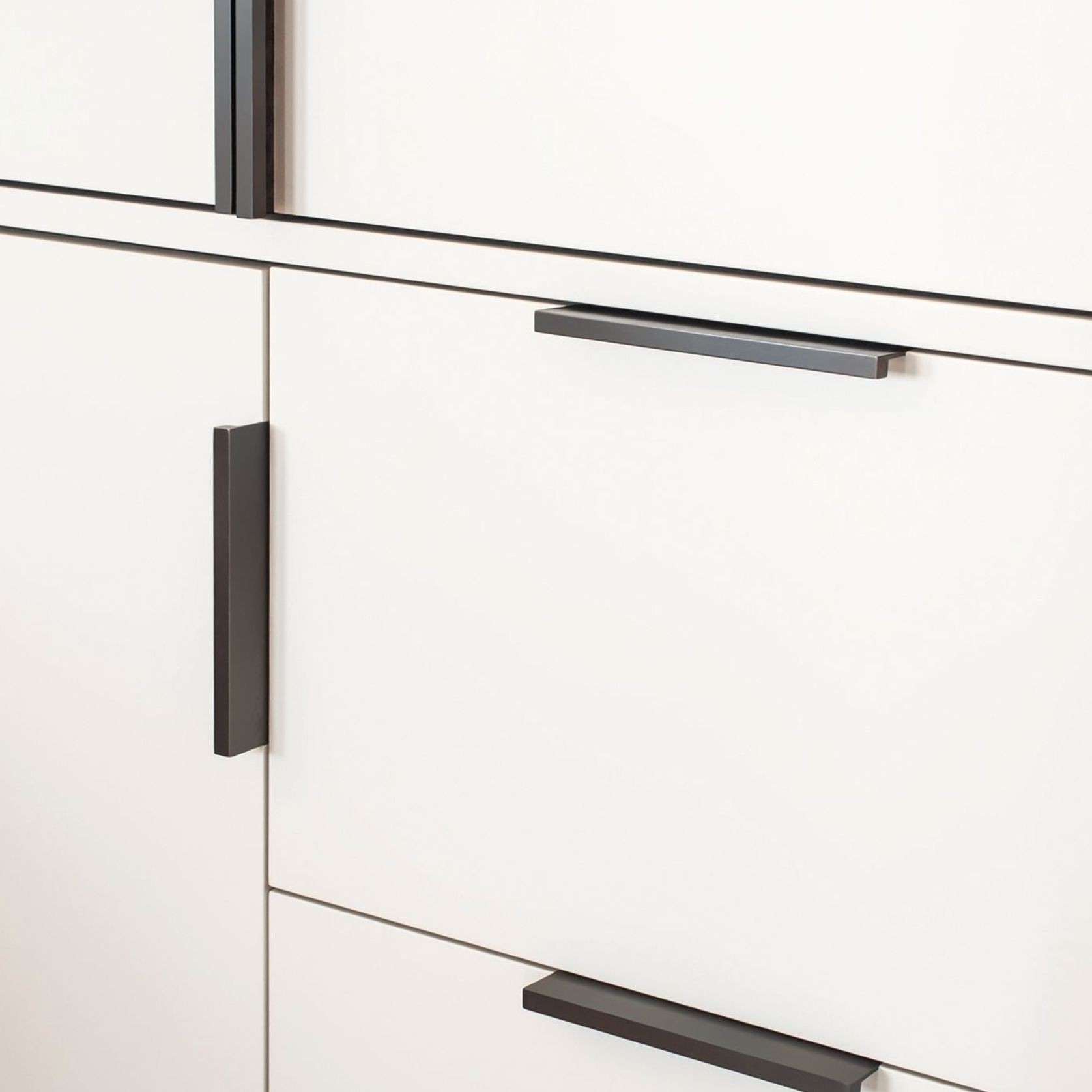 Joseph Giles Edge Pull Handle Collection gallery detail image