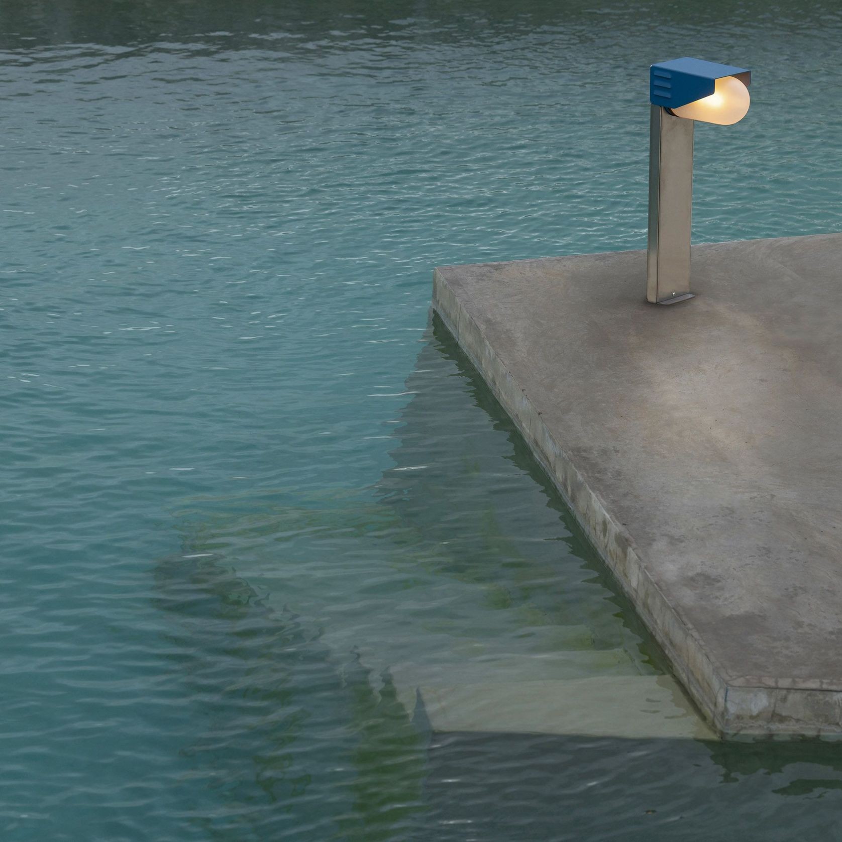 RP195 Model 2 Bollard Light gallery detail image