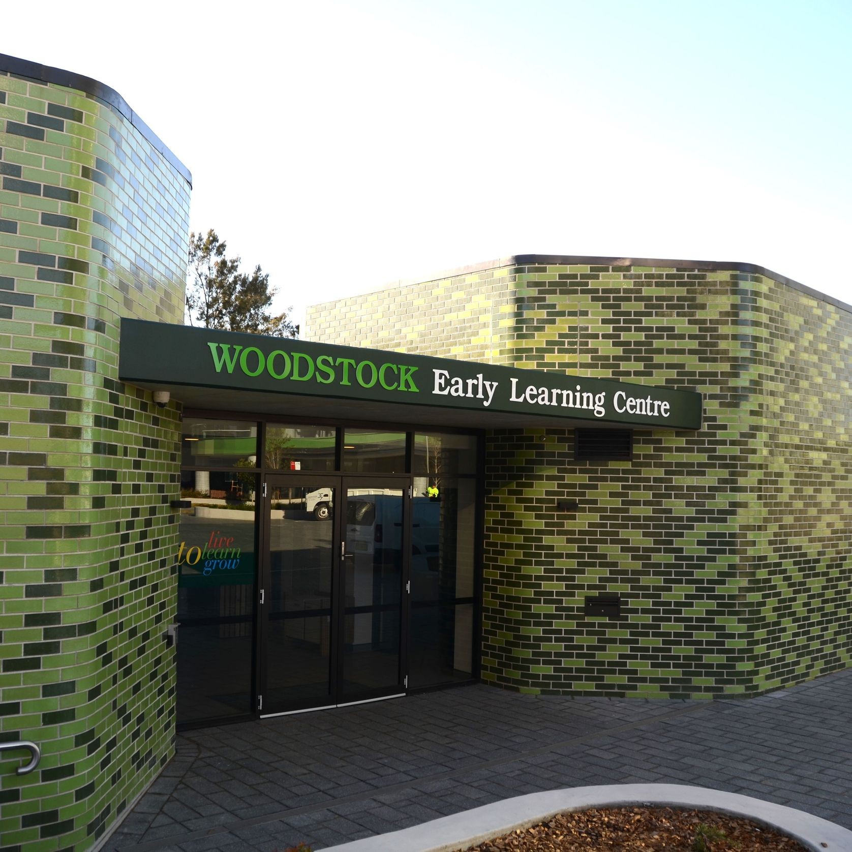 Glazed bricks with custom curves, Woodstock Early Learning Centre