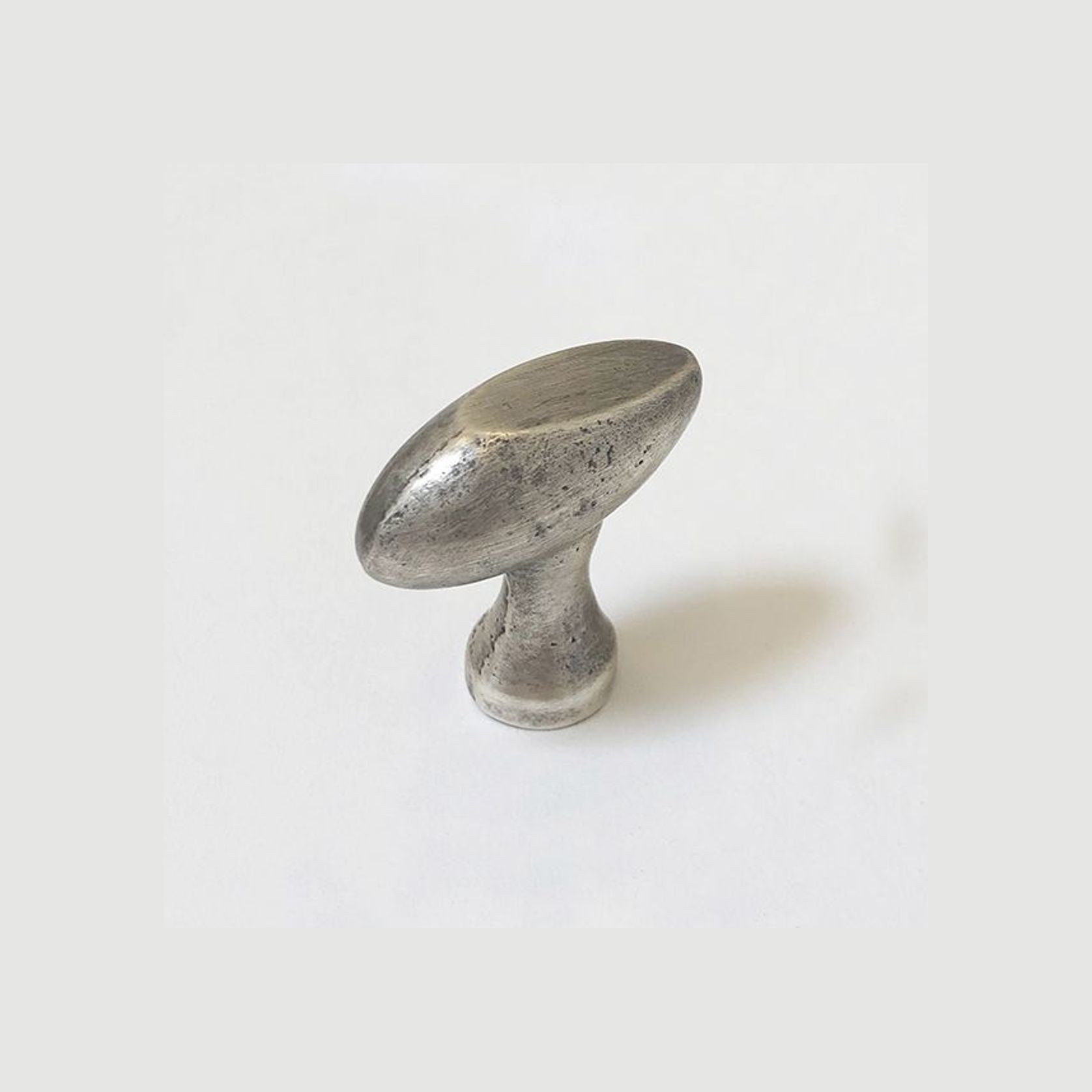 Joseph Giles - Organo Solid Bronze Oval Cabinet Pull gallery detail image