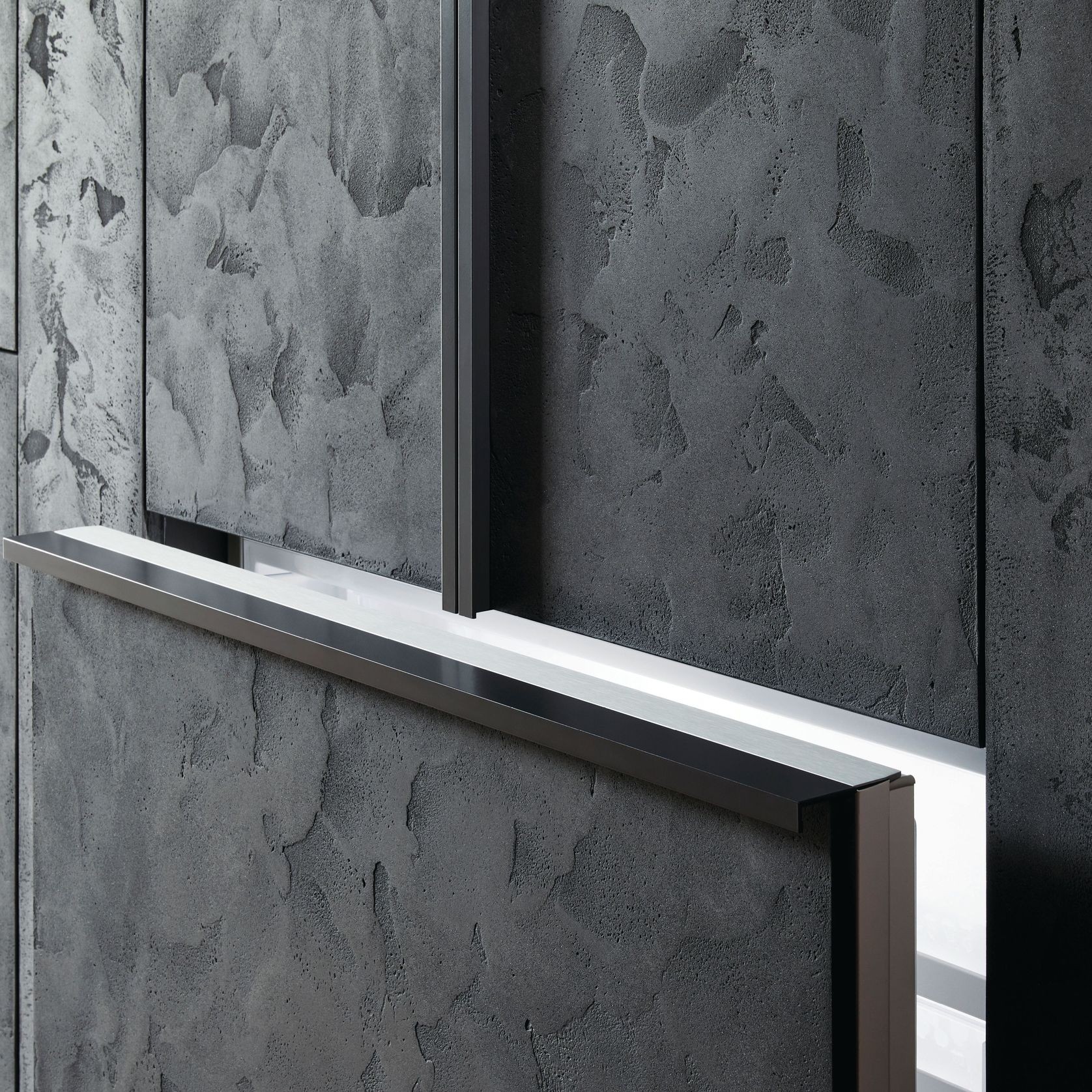 HB370 + HB380 Series Continuous Drawer Pull gallery detail image