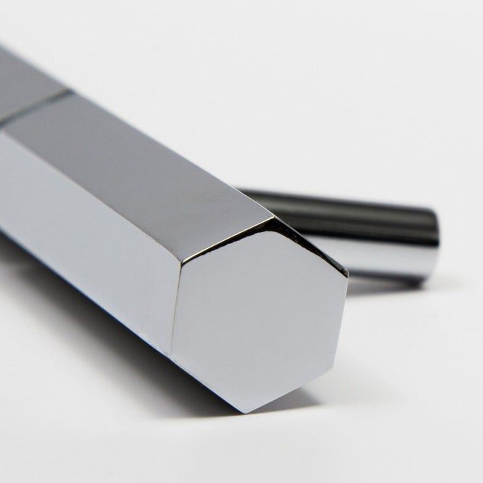 Facet 01L gallery detail image