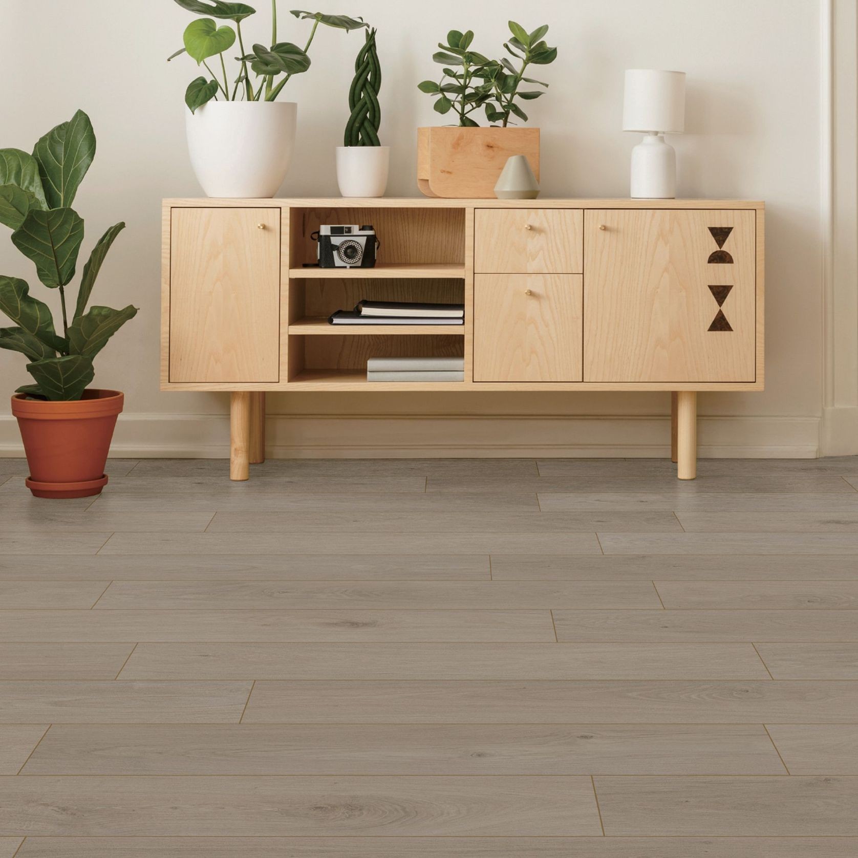 Classic Oak Water Resistant Laminate gallery detail image