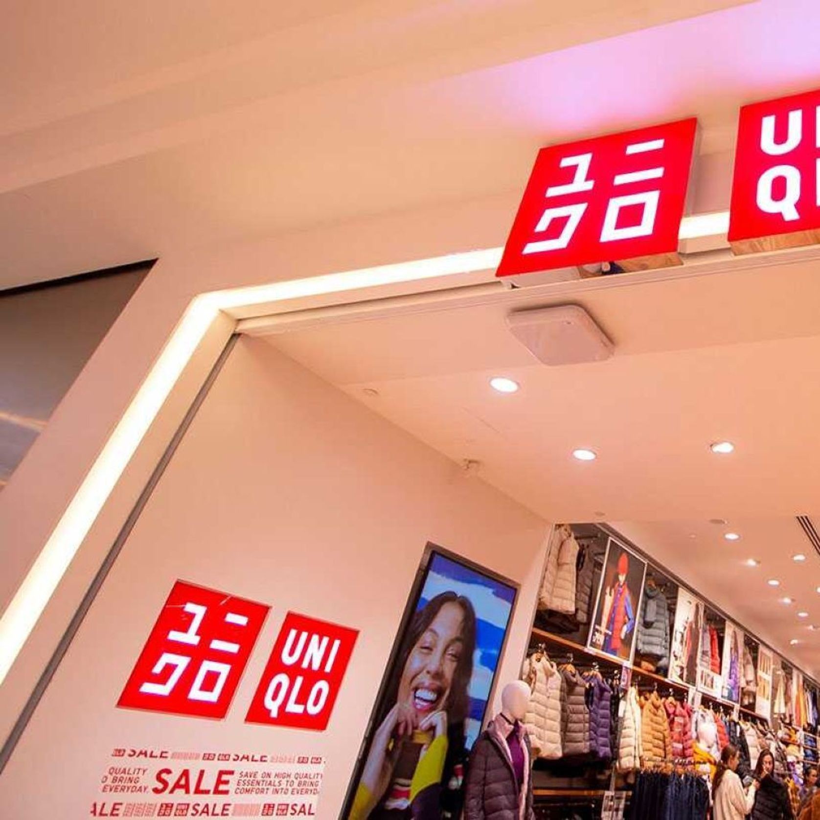 ultra wide low profile lighting is used in Uniqlo store in Sydney