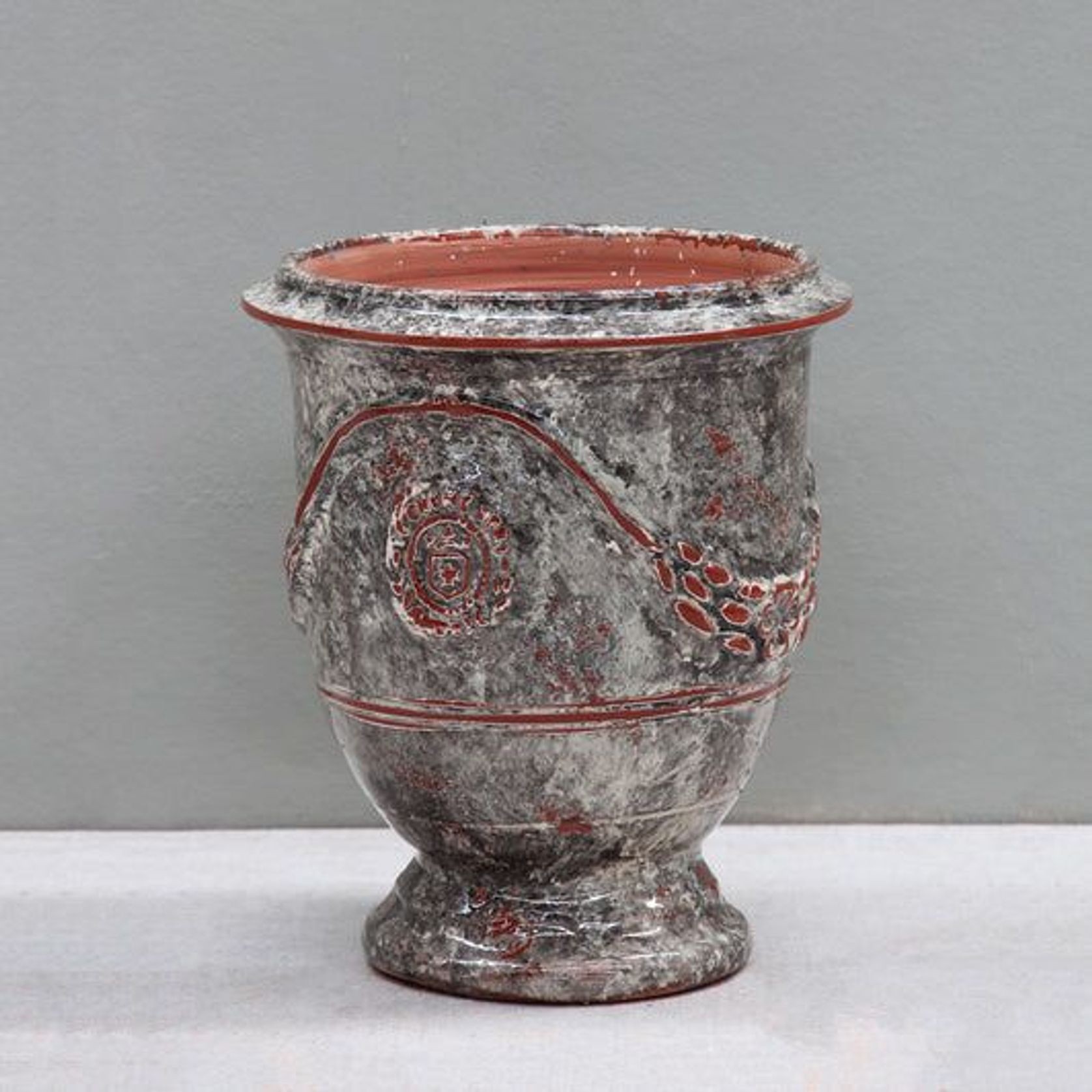 Le Chene Vert Antica Anduze Noisy Urn gallery detail image