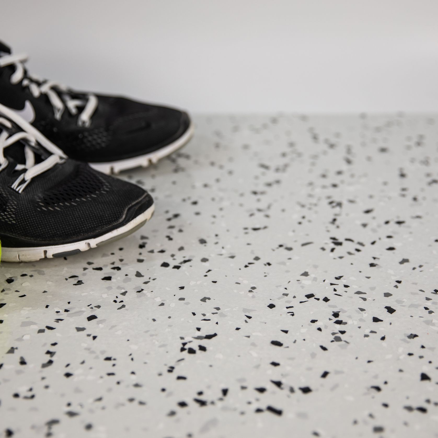 Dulux Avista Decorative Flakes gallery detail image
