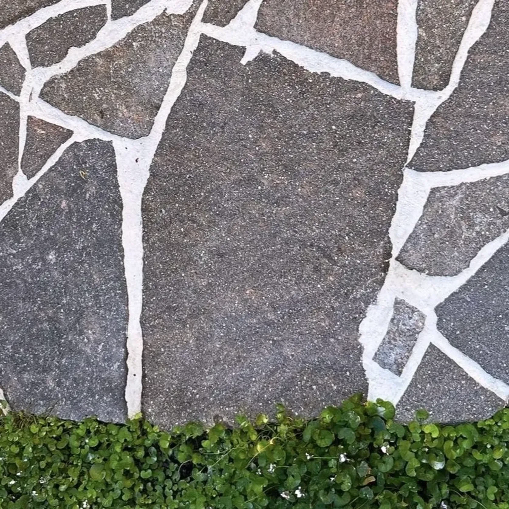 Italian Porphyry Crazy Paving gallery detail image
