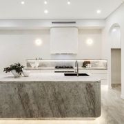 Ivory Perla | Quantum Zero | Luxury gallery detail image