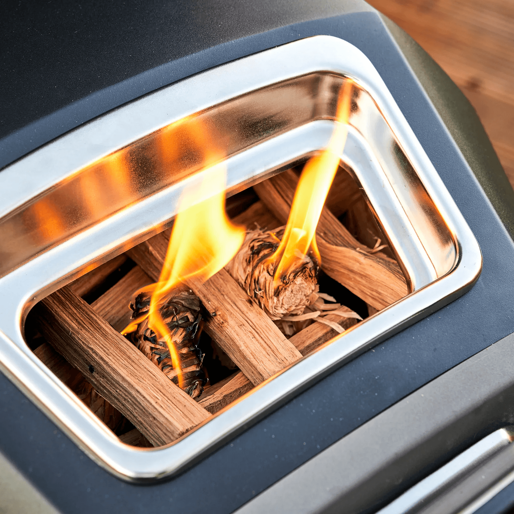 Ooni Karu 12G Multi-Fuel Pizza Oven gallery detail image