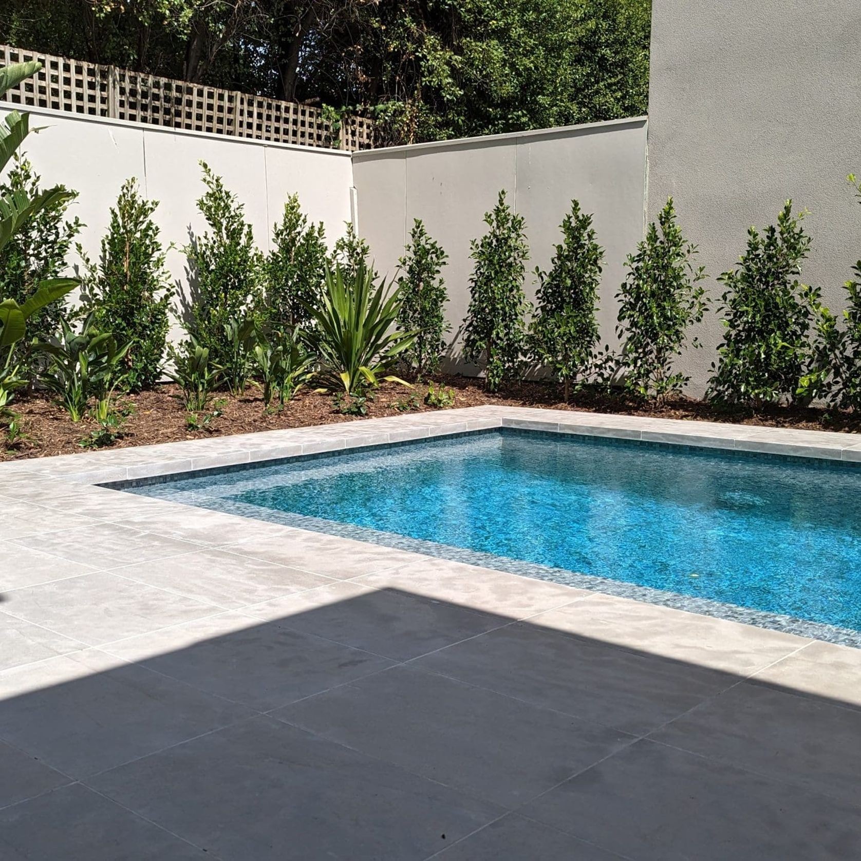 Maddison Tumbled Limestone Pool Coping gallery detail image