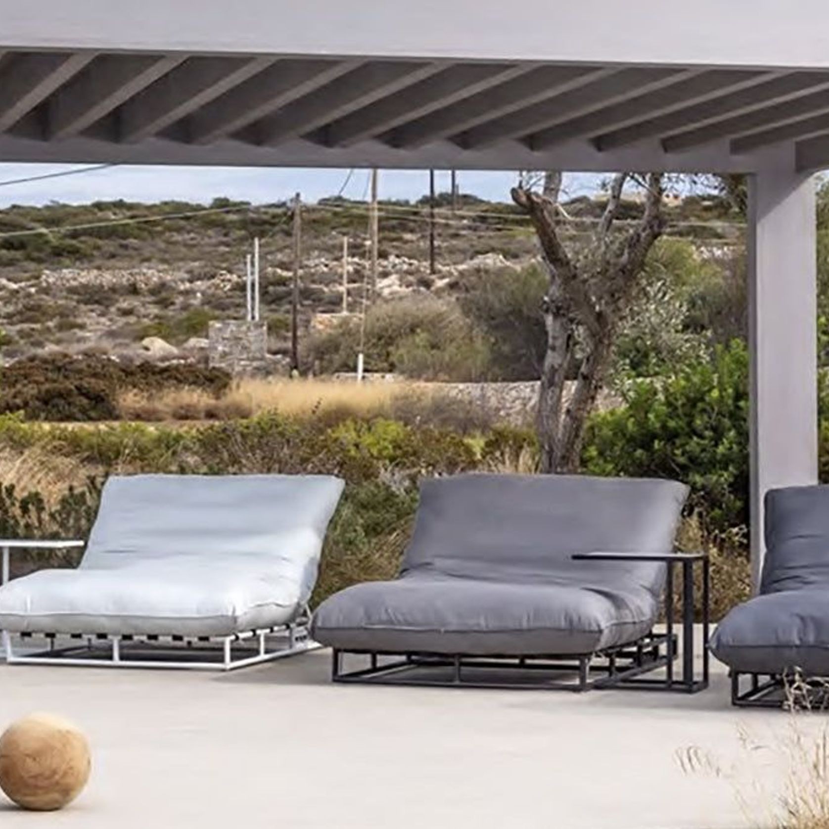 Papamoa Daybed - Sooty gallery detail image
