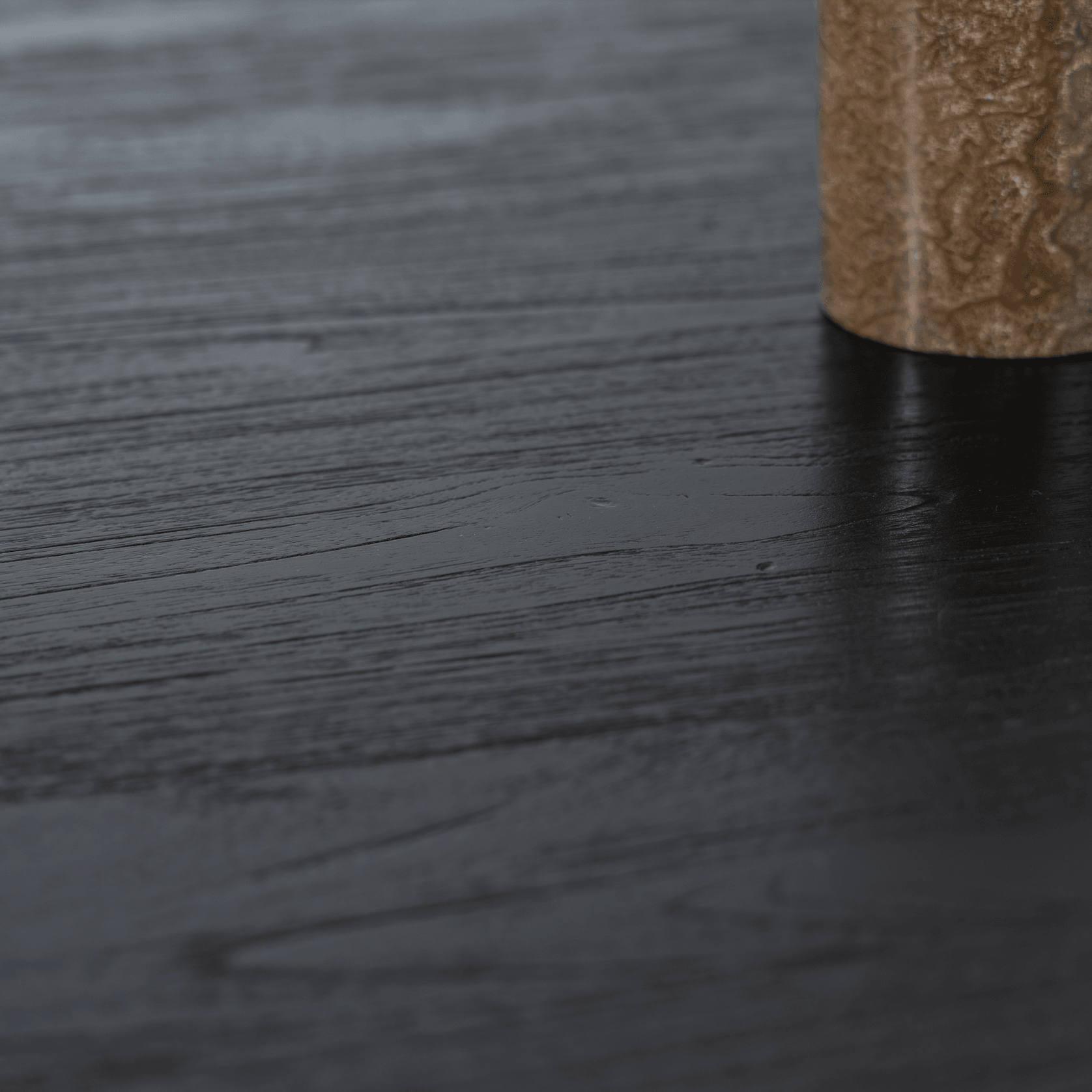 Avus Round Table in Black gallery detail image