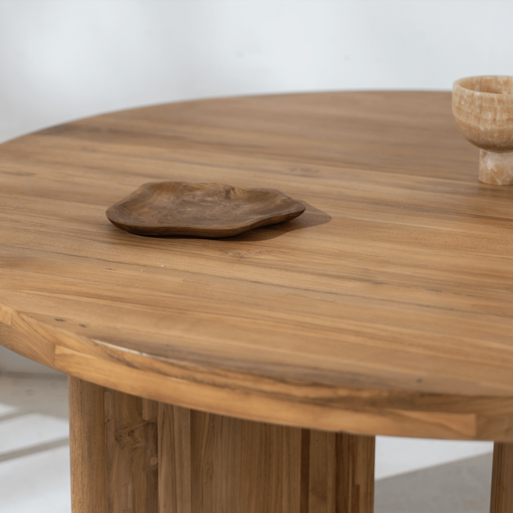 Avus Round Table in Natural gallery detail image