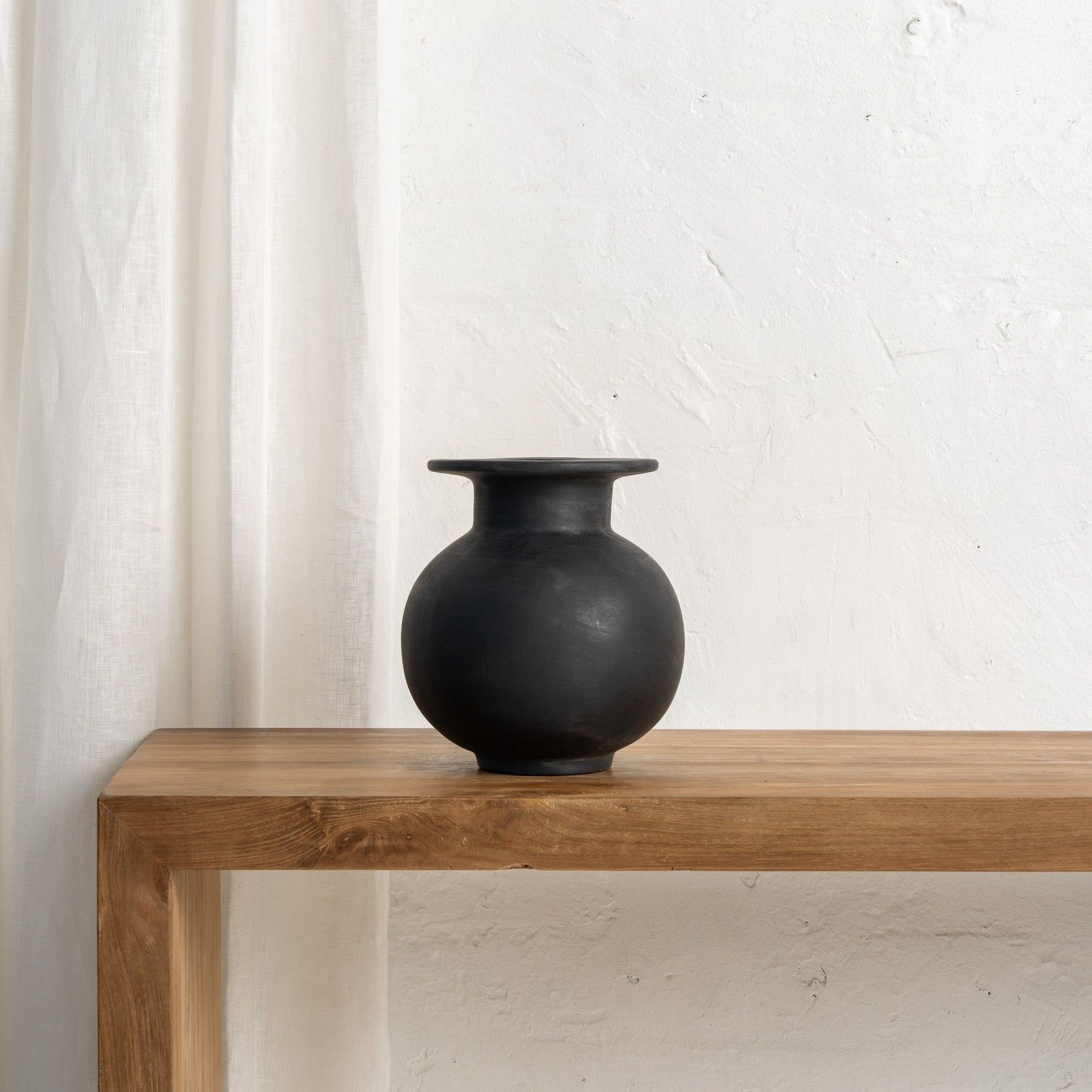 Neysa Curved Vase with Handles gallery detail image