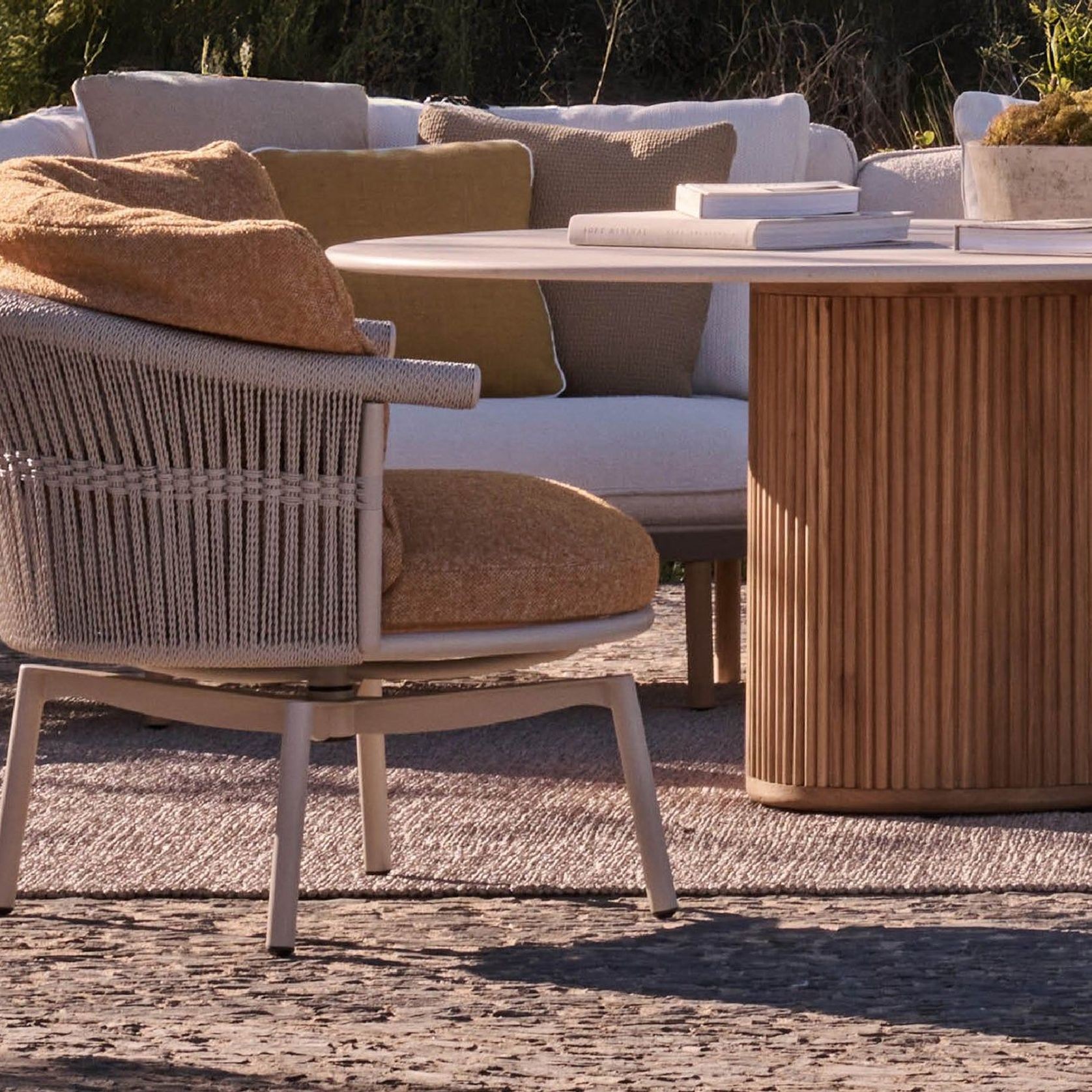 Cesta Swivel Lounge Chair gallery detail image
