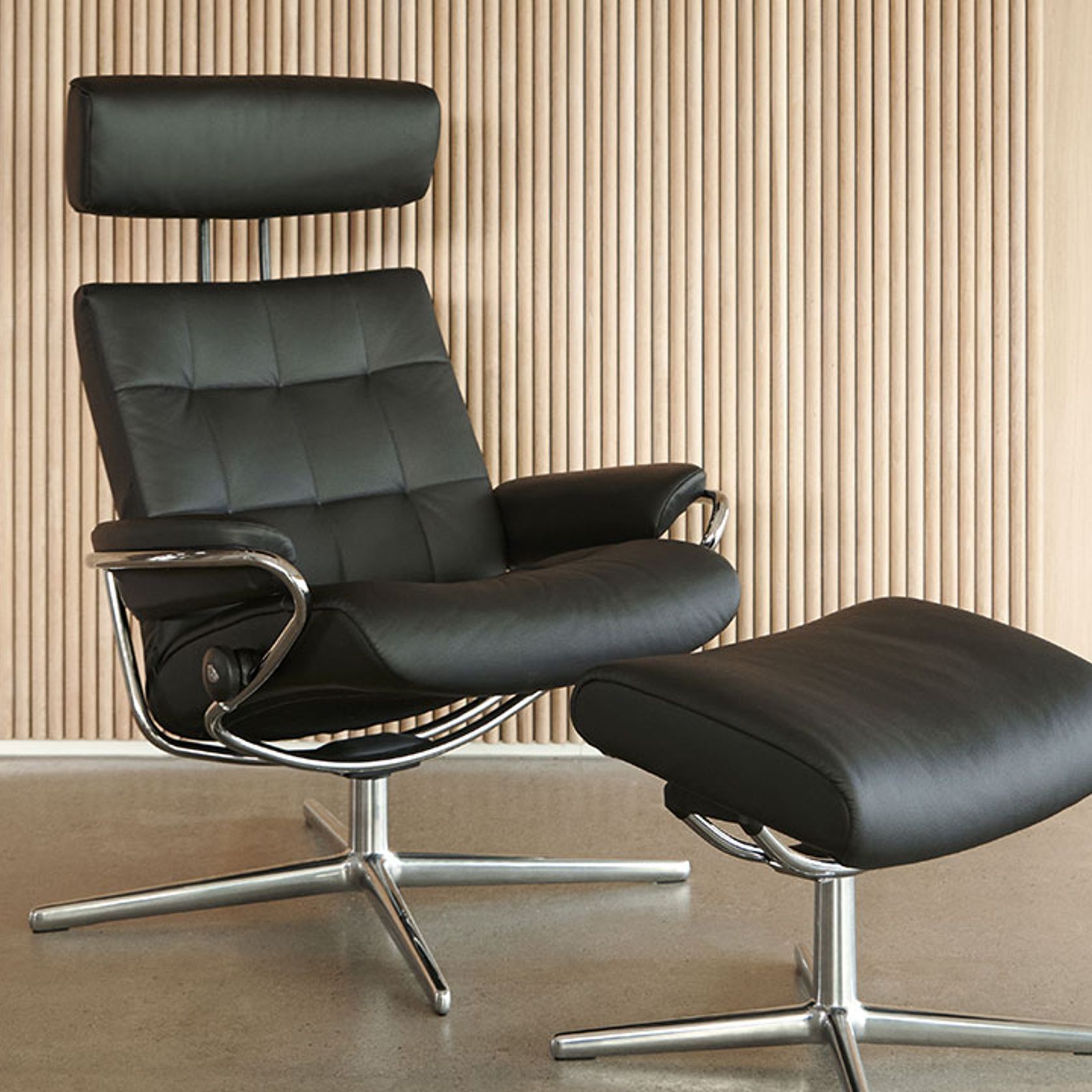 Stressless® London Recliner w/ Adjustable Headrest gallery detail image