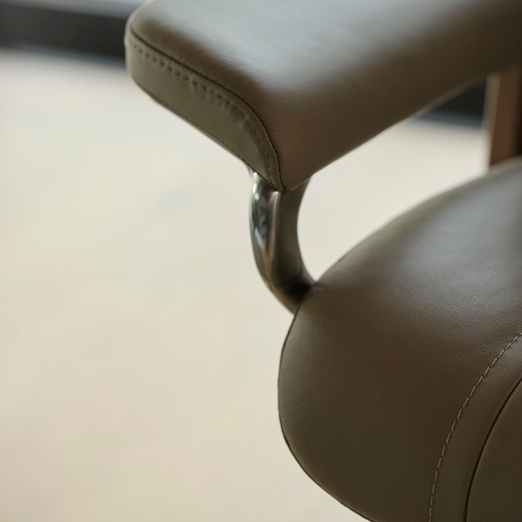 Stressless® Wing Recliner gallery detail image