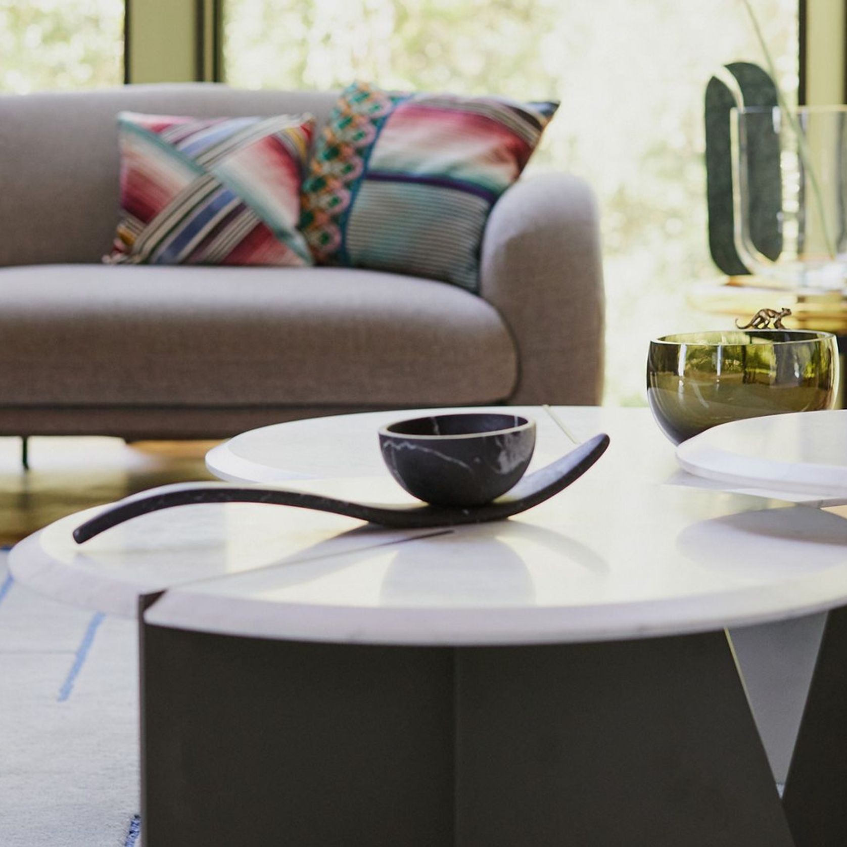Nenuphar Bianco Carrare Pedestal Table gallery detail image