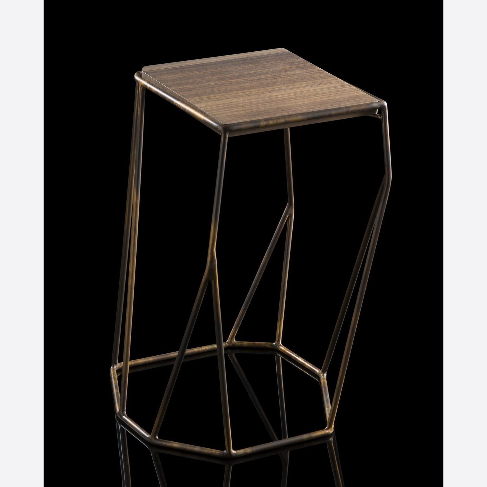 W Table gallery detail image