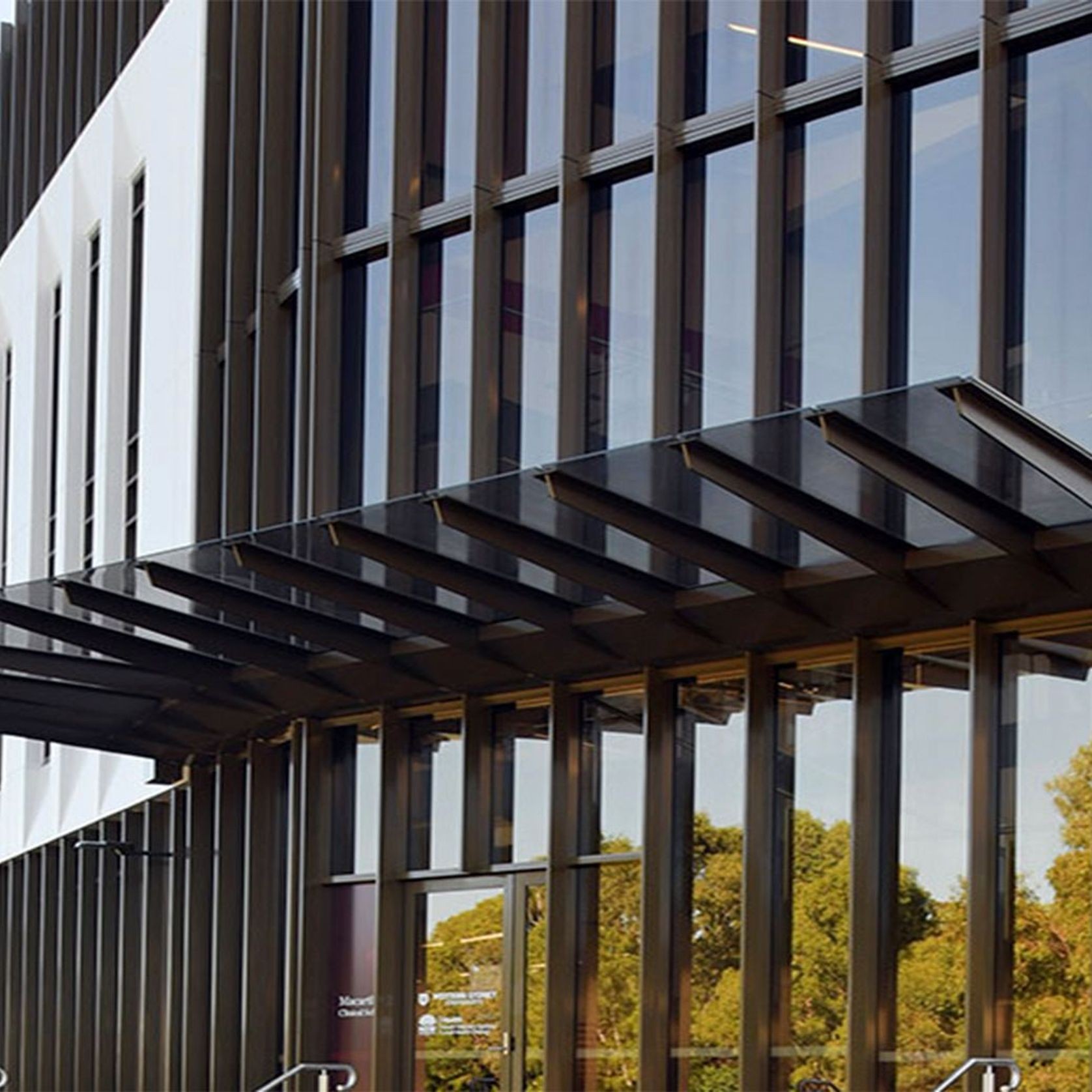 Elevate | Series 826 | Thermally Broken 150mm Framing gallery detail image