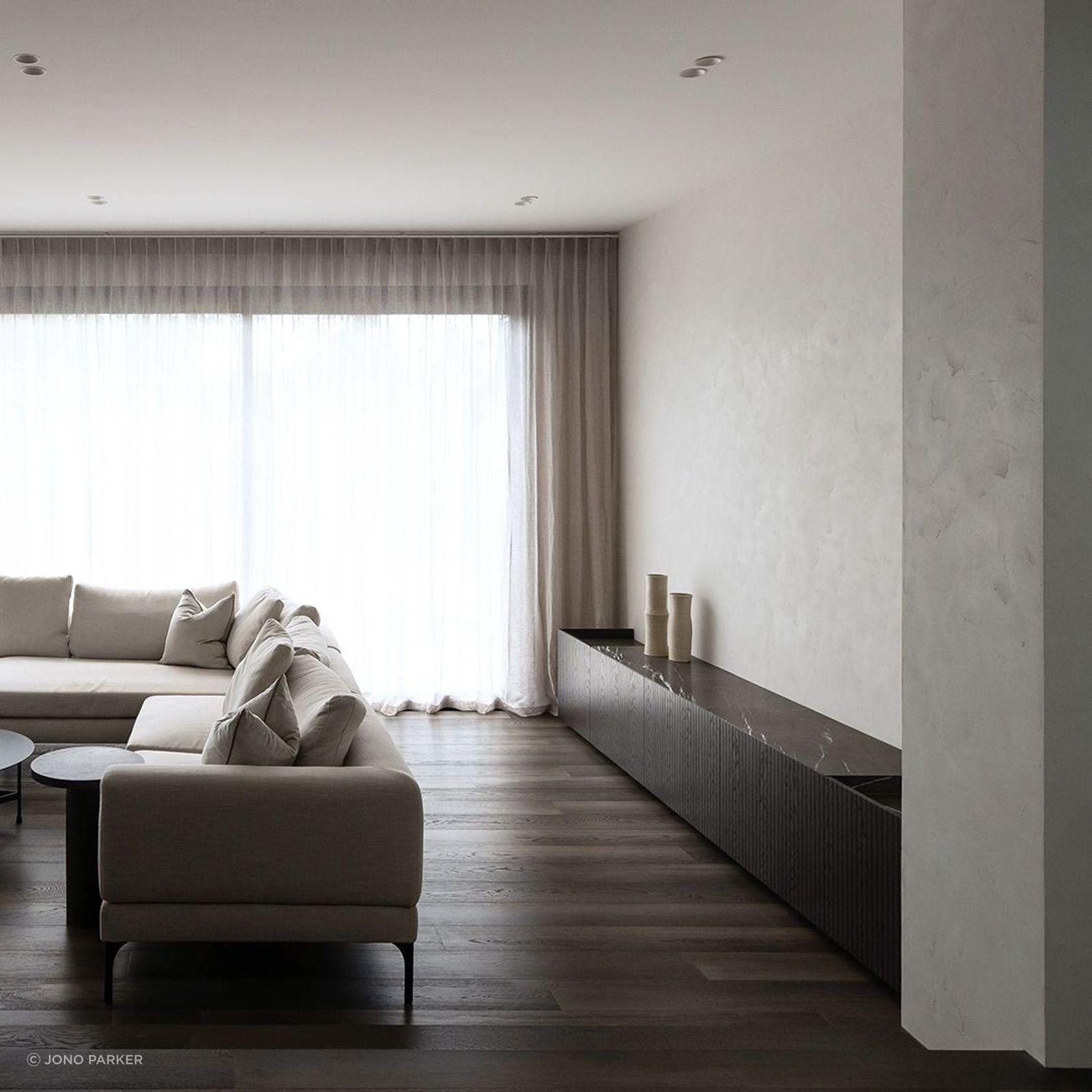 Suave Two-tone Polished Plaster gallery detail image