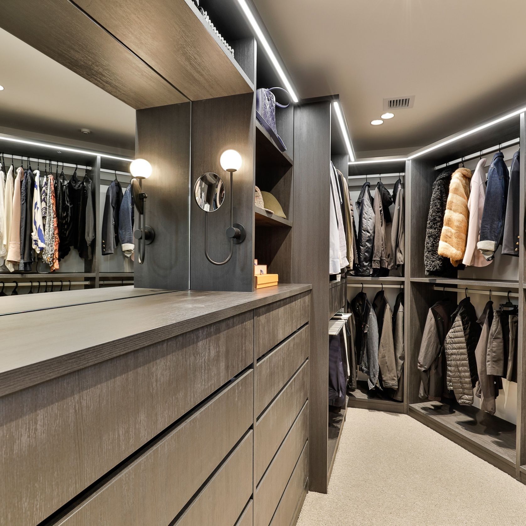 Custom Walk In Wardrobe gallery detail image