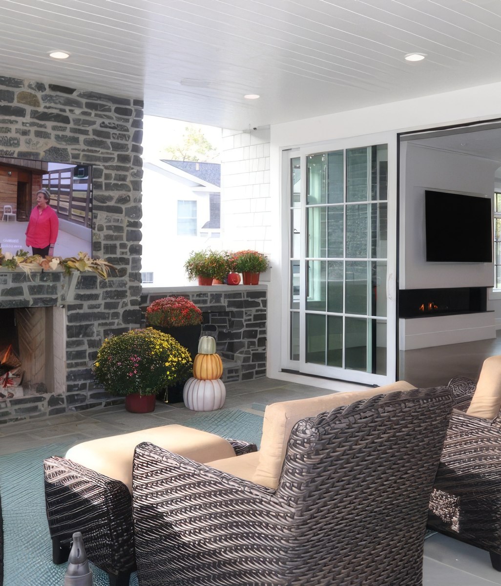 Designing the Perfect Outdoor Living Space for Summer