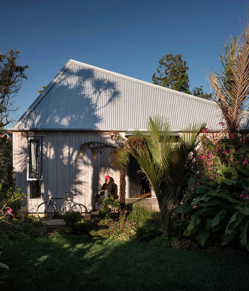 A relaxed urban bach in the city designed for a Kiwi filmmaker
