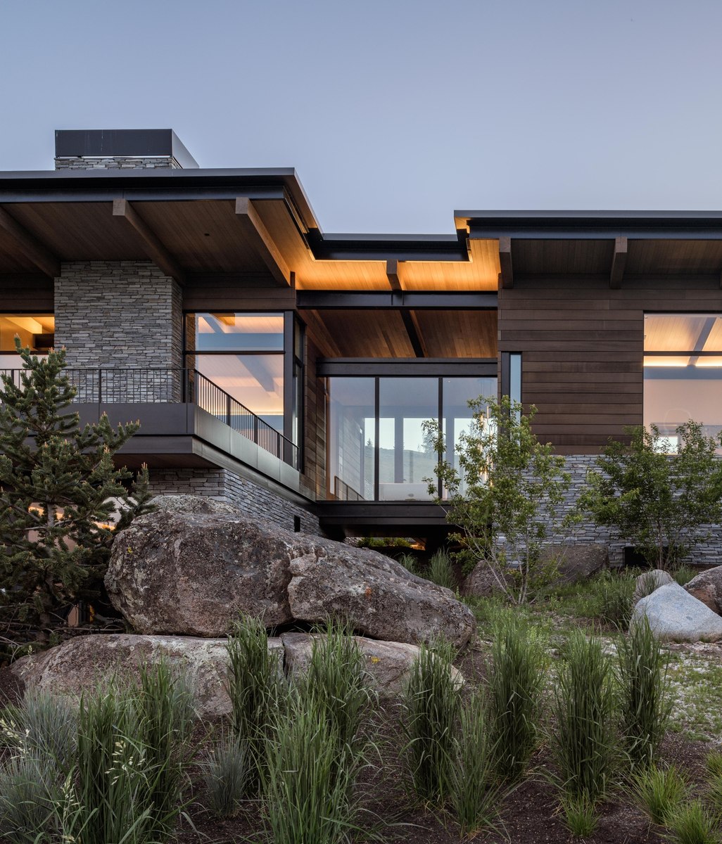 Designing a Mountain Home that Blends Seamlessly into the Landscape