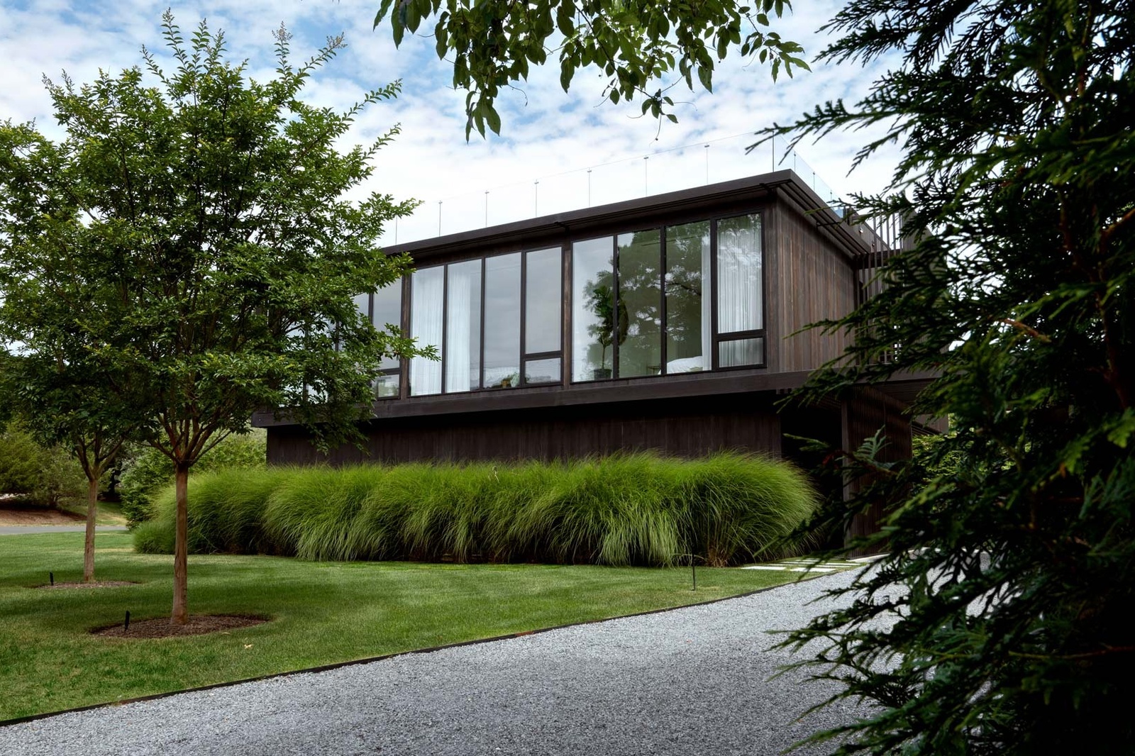 An East End Escape that Reclaims Views - Harbor Hideaway